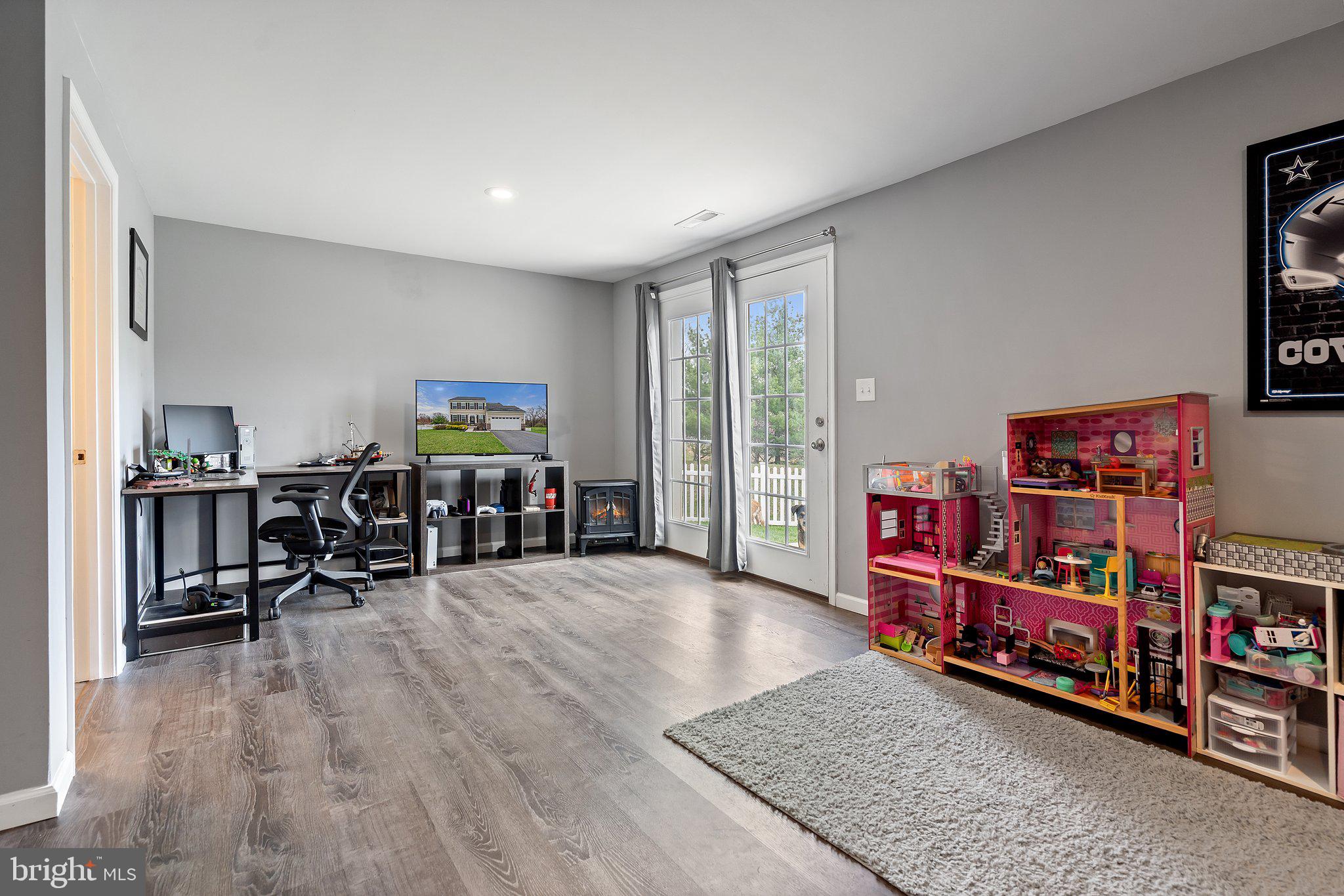 COLONIAL HILLS - Residential