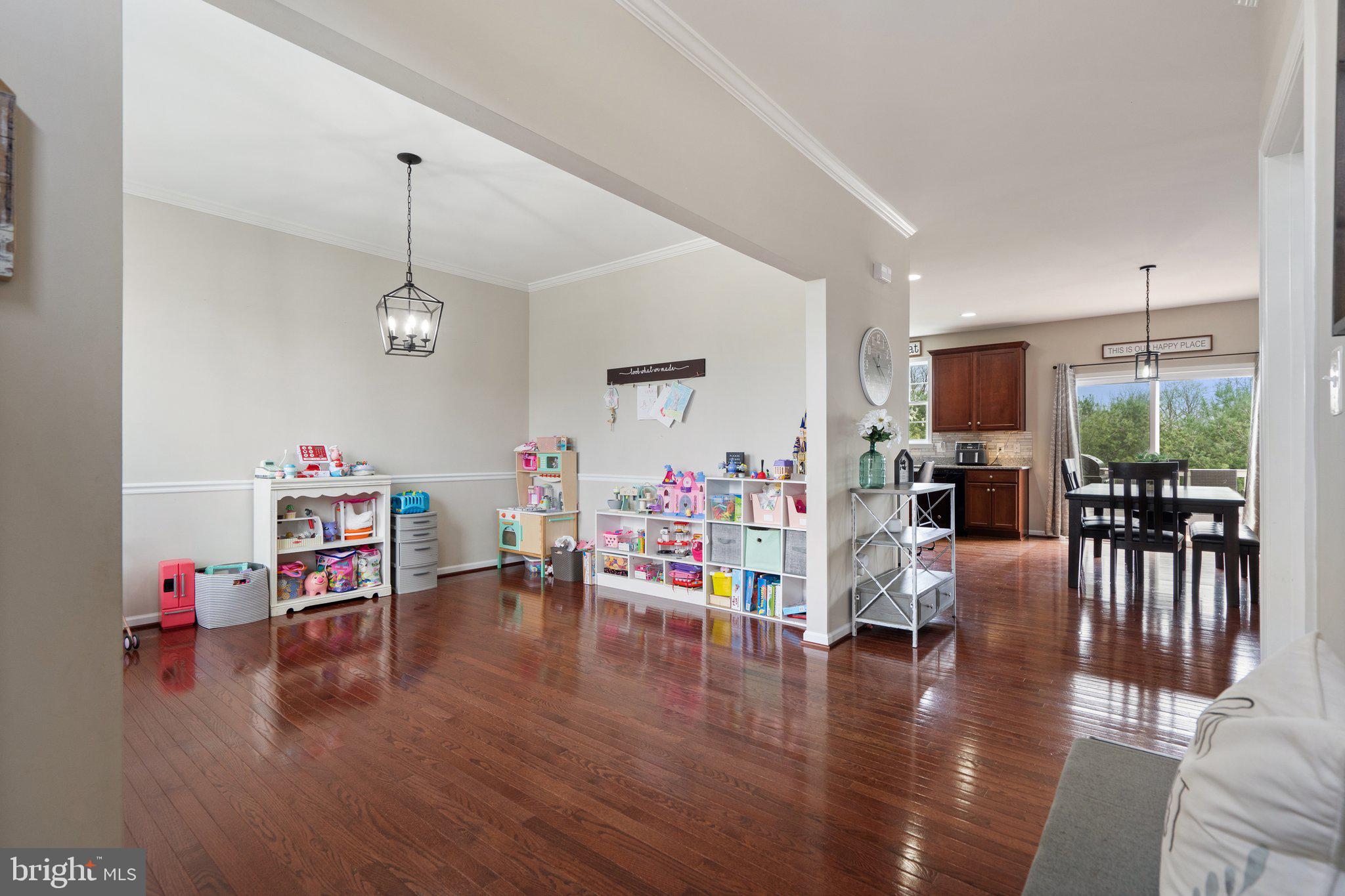 COLONIAL HILLS - Residential