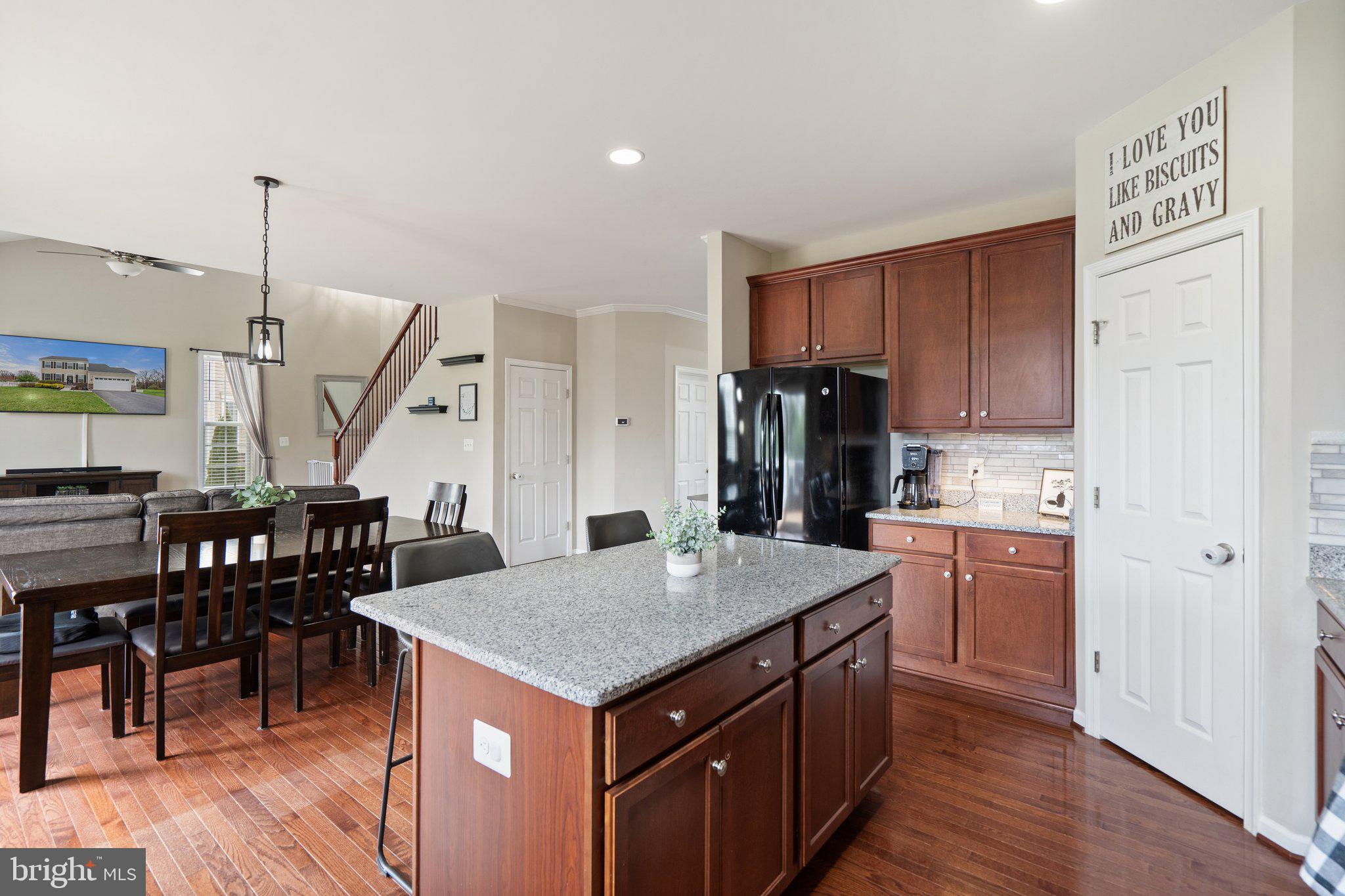 COLONIAL HILLS - Residential