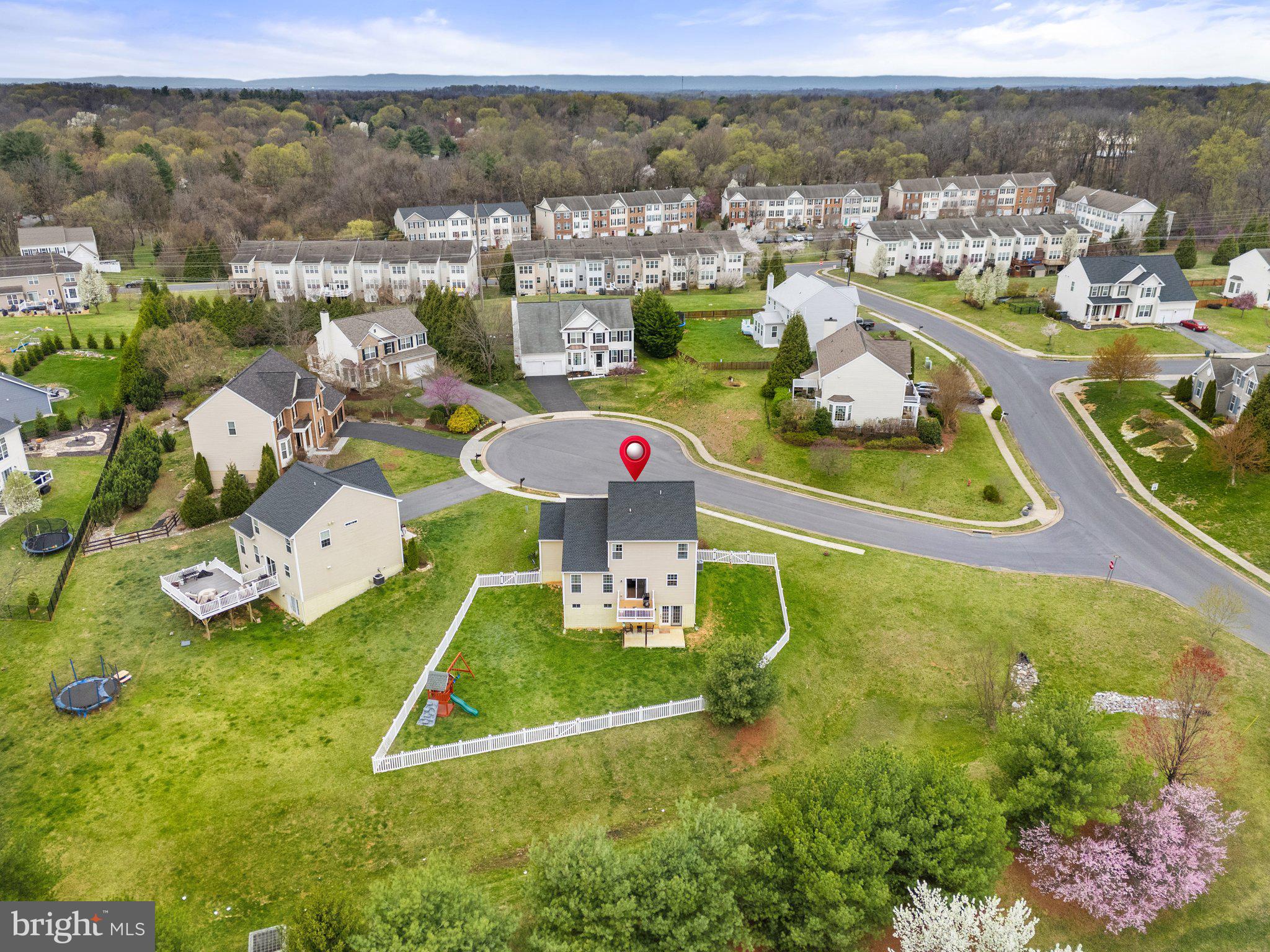 COLONIAL HILLS - Residential