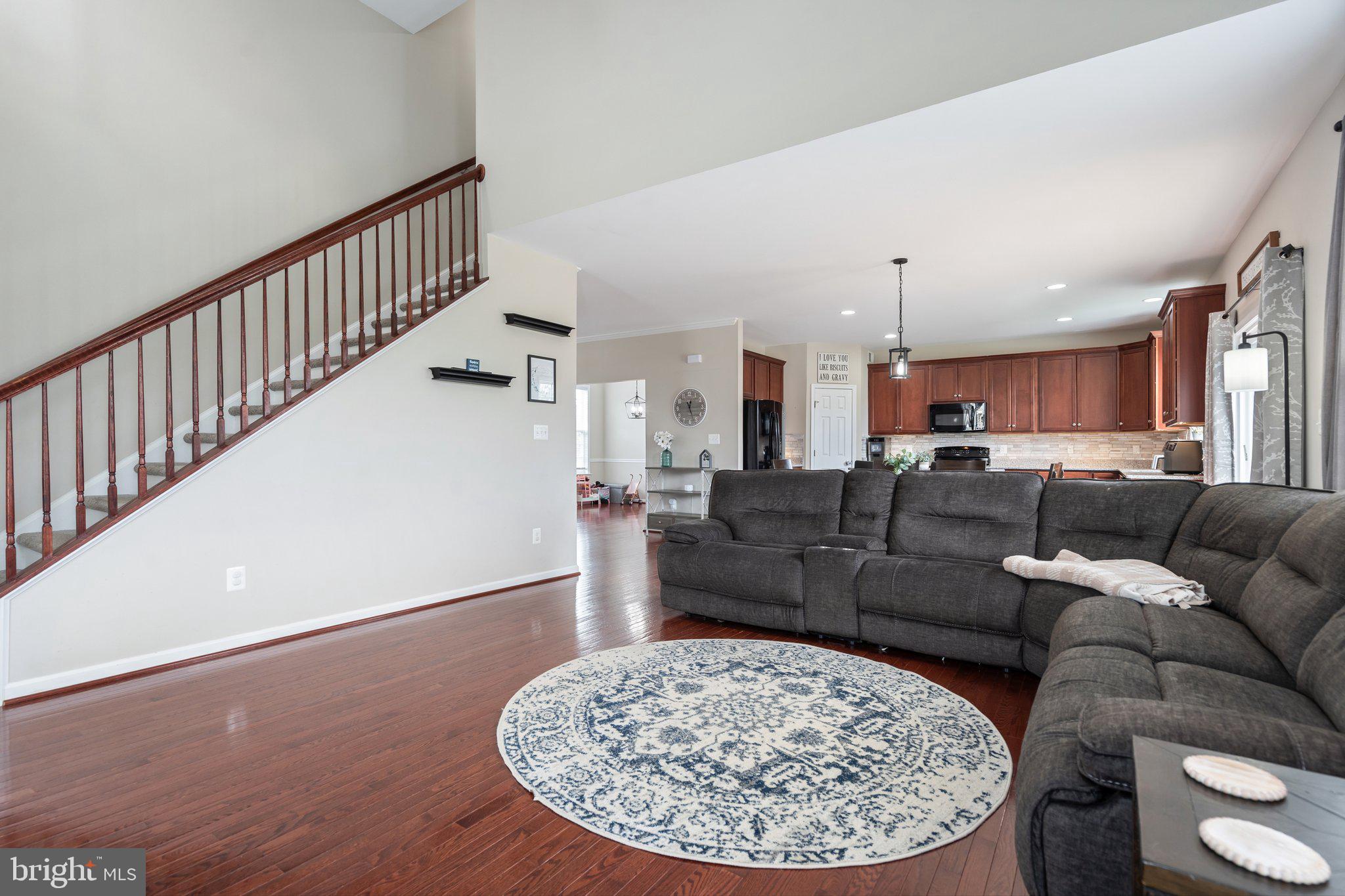 COLONIAL HILLS - Residential