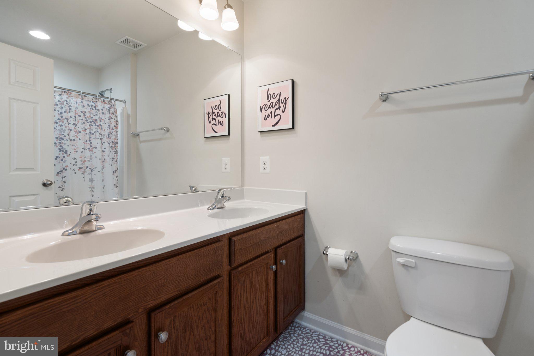 COLONIAL HILLS - Residential