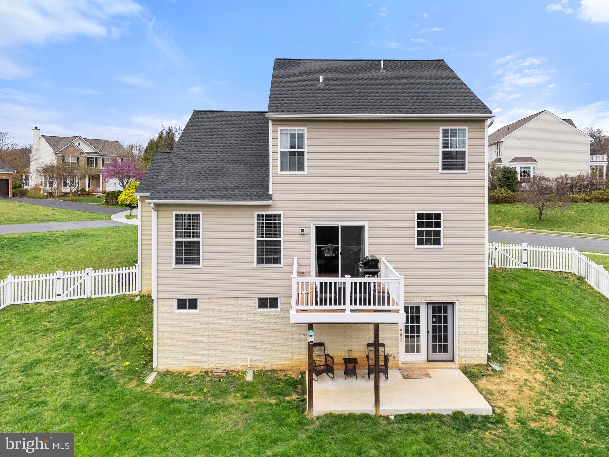 COLONIAL HILLS - Residential