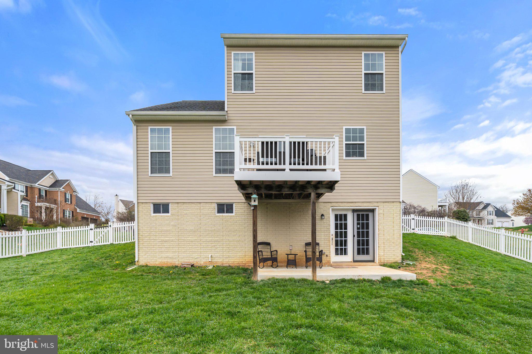 COLONIAL HILLS - Residential