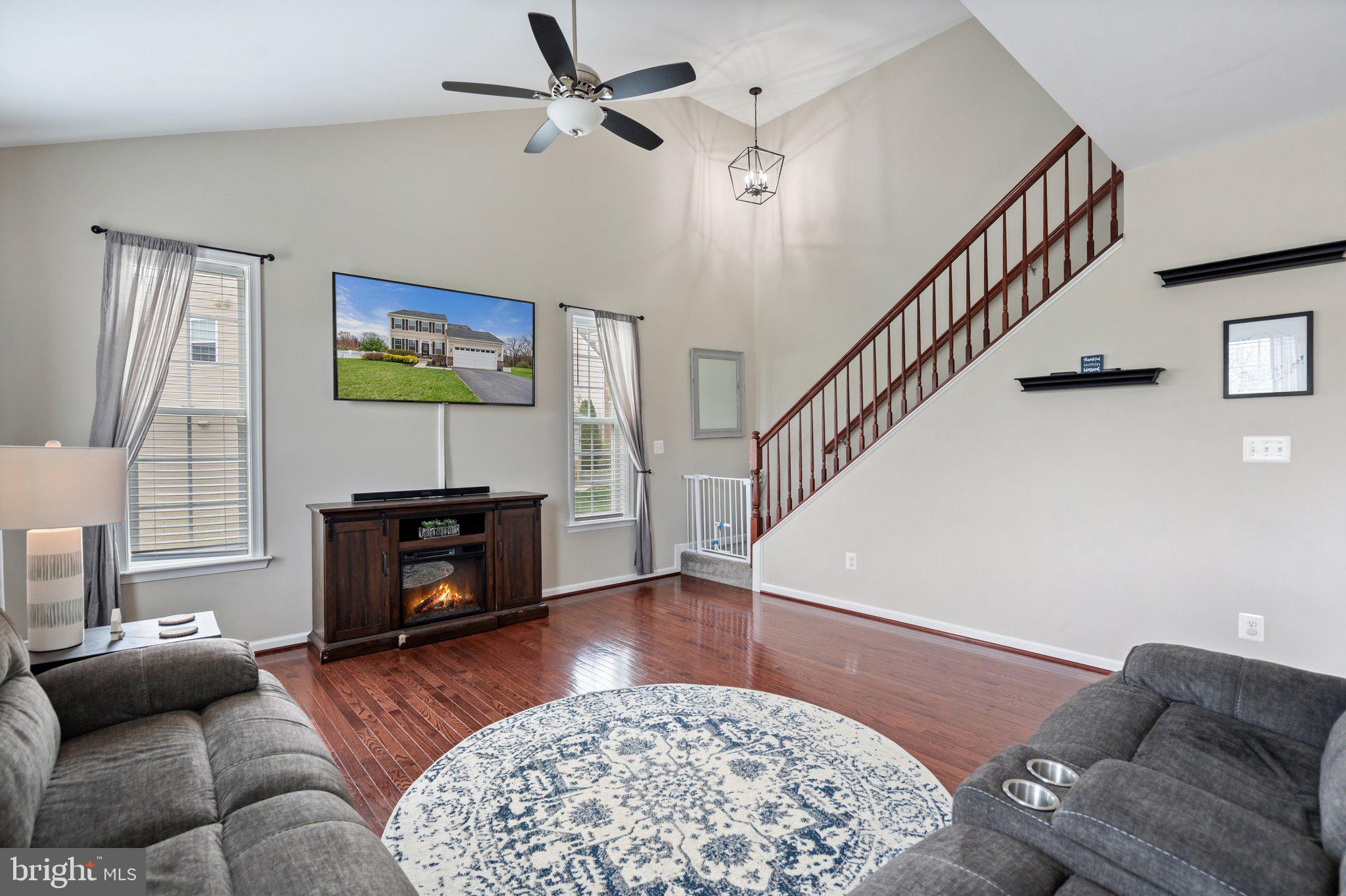 COLONIAL HILLS - Residential