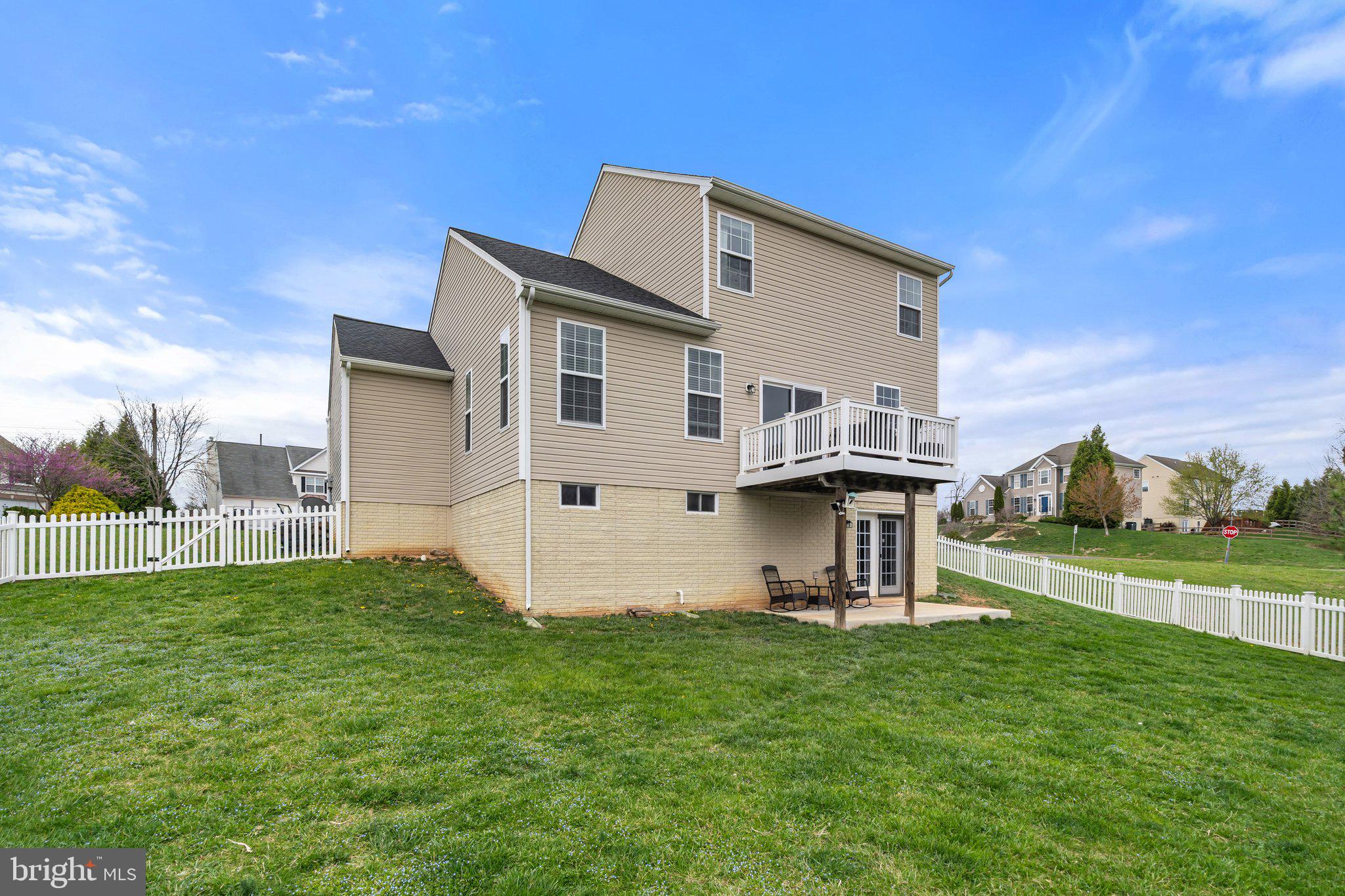 COLONIAL HILLS - Residential