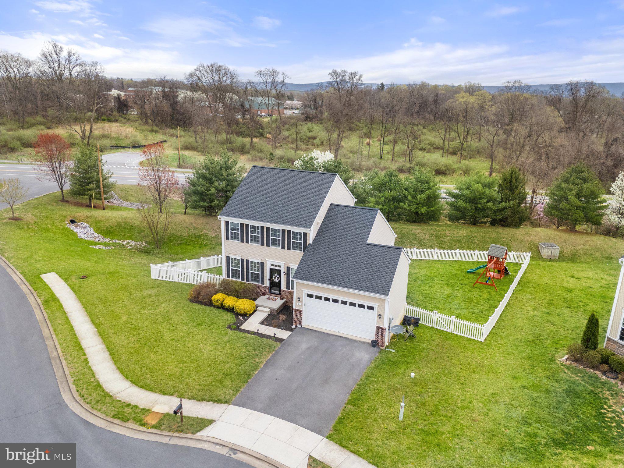 COLONIAL HILLS - Residential