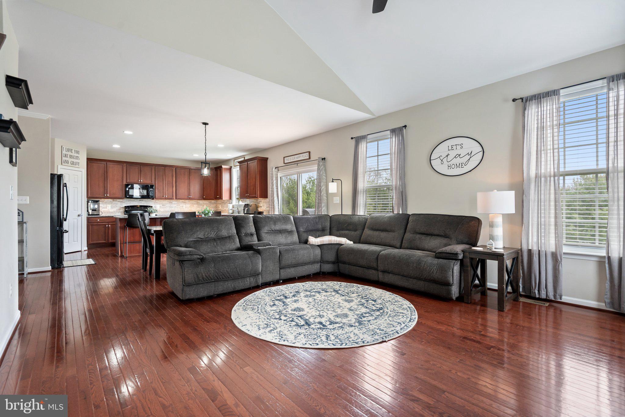 COLONIAL HILLS - Residential