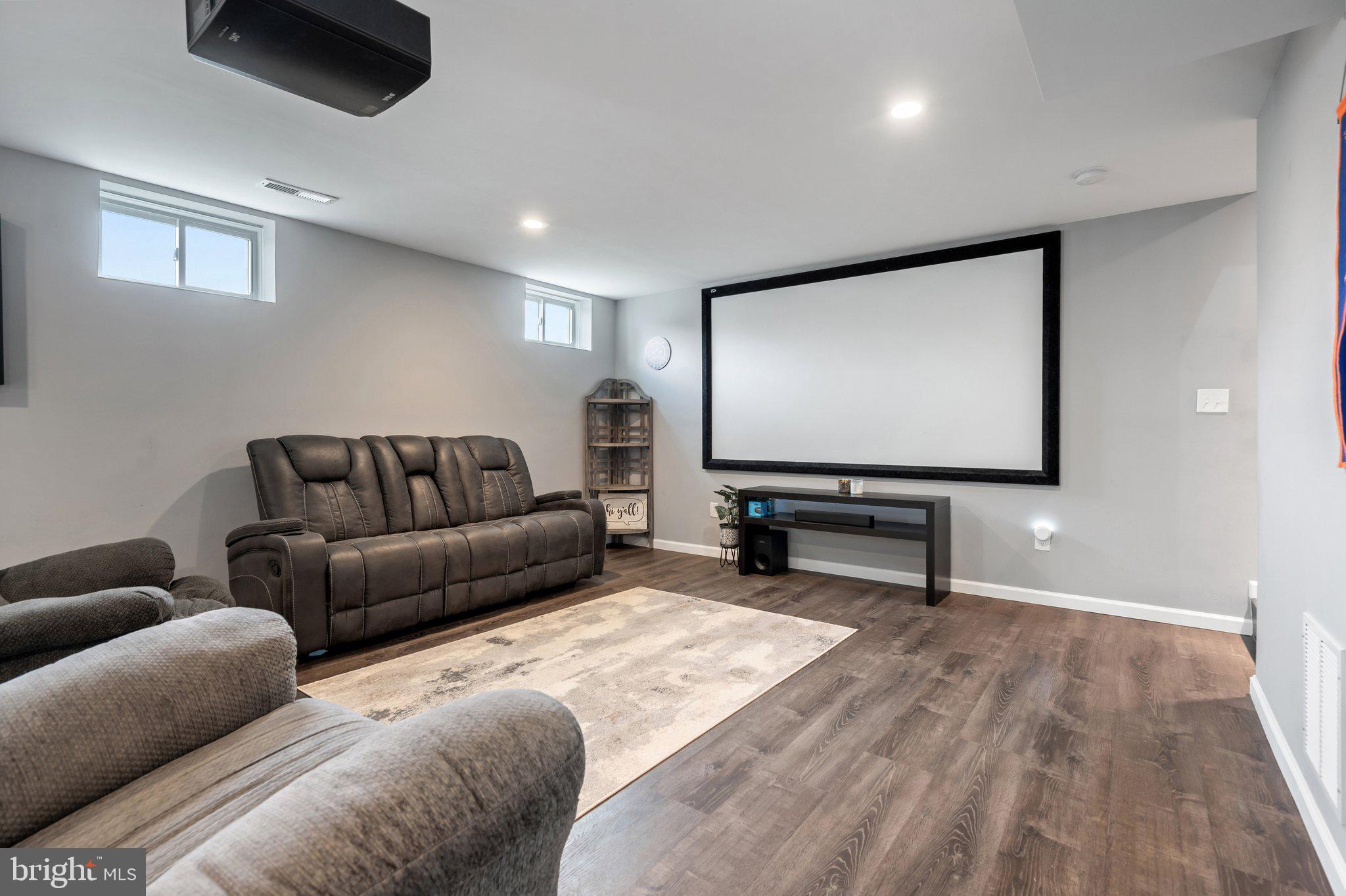 COLONIAL HILLS - Residential