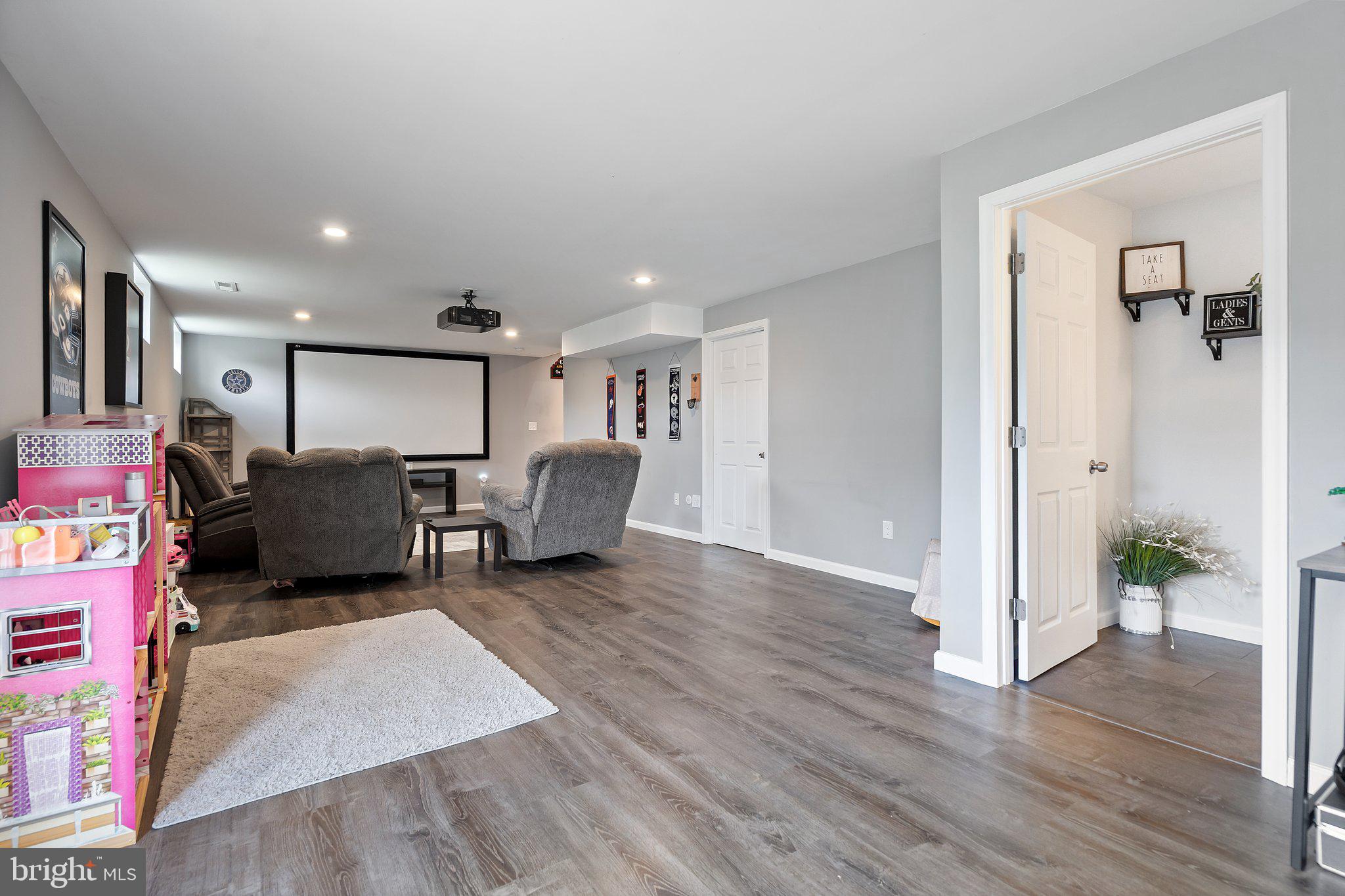 COLONIAL HILLS - Residential