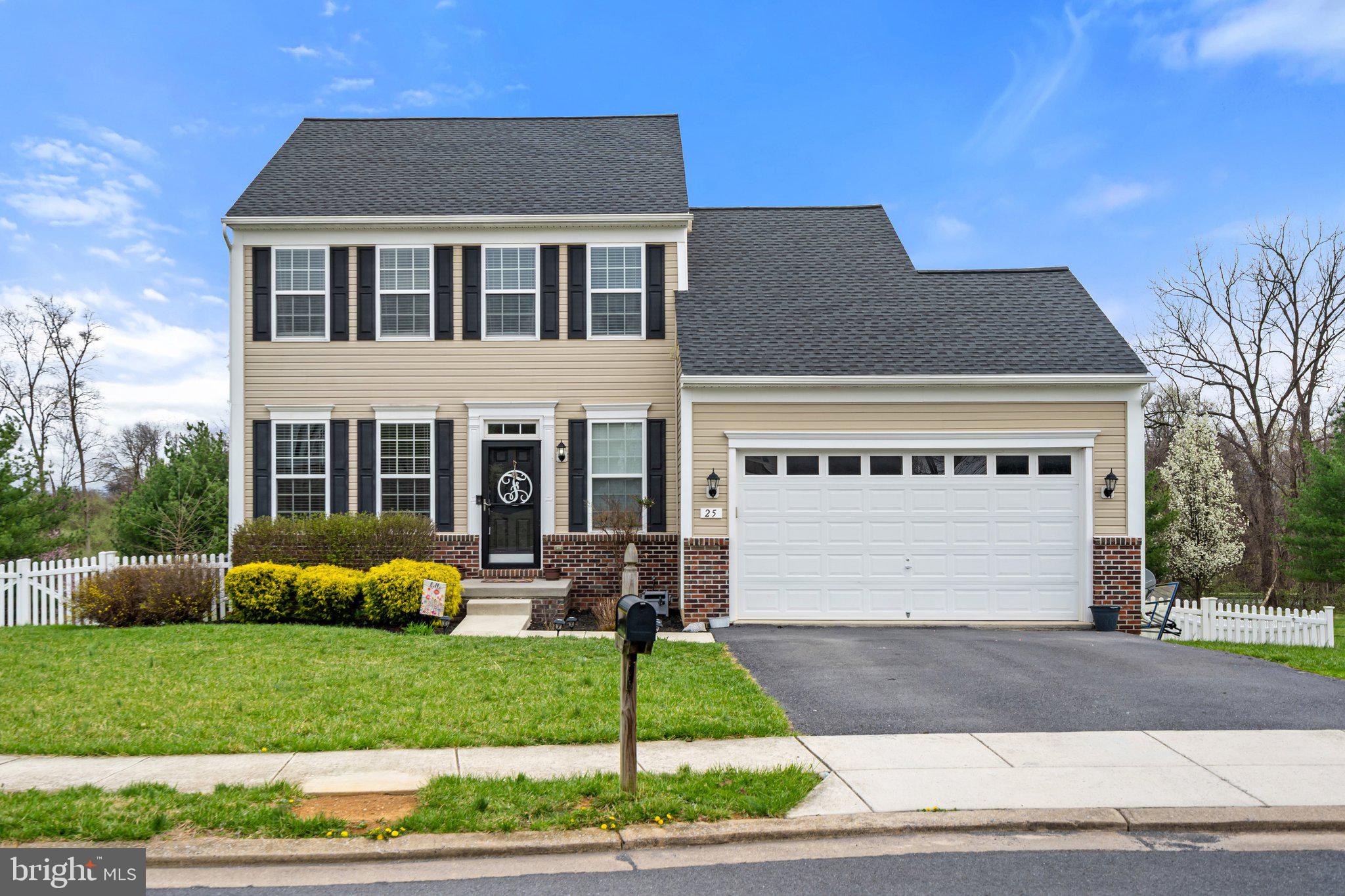 COLONIAL HILLS - Residential