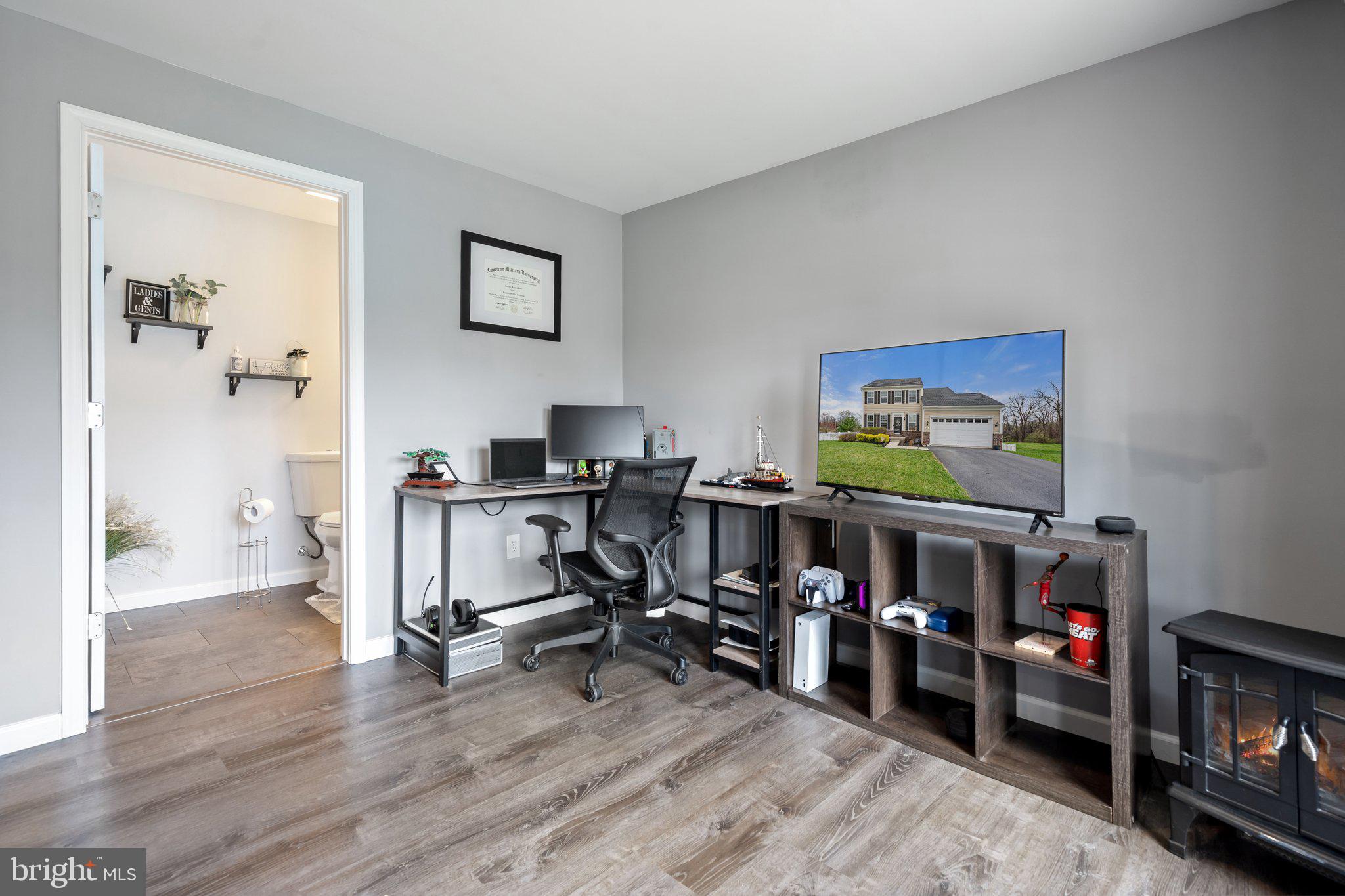 COLONIAL HILLS - Residential