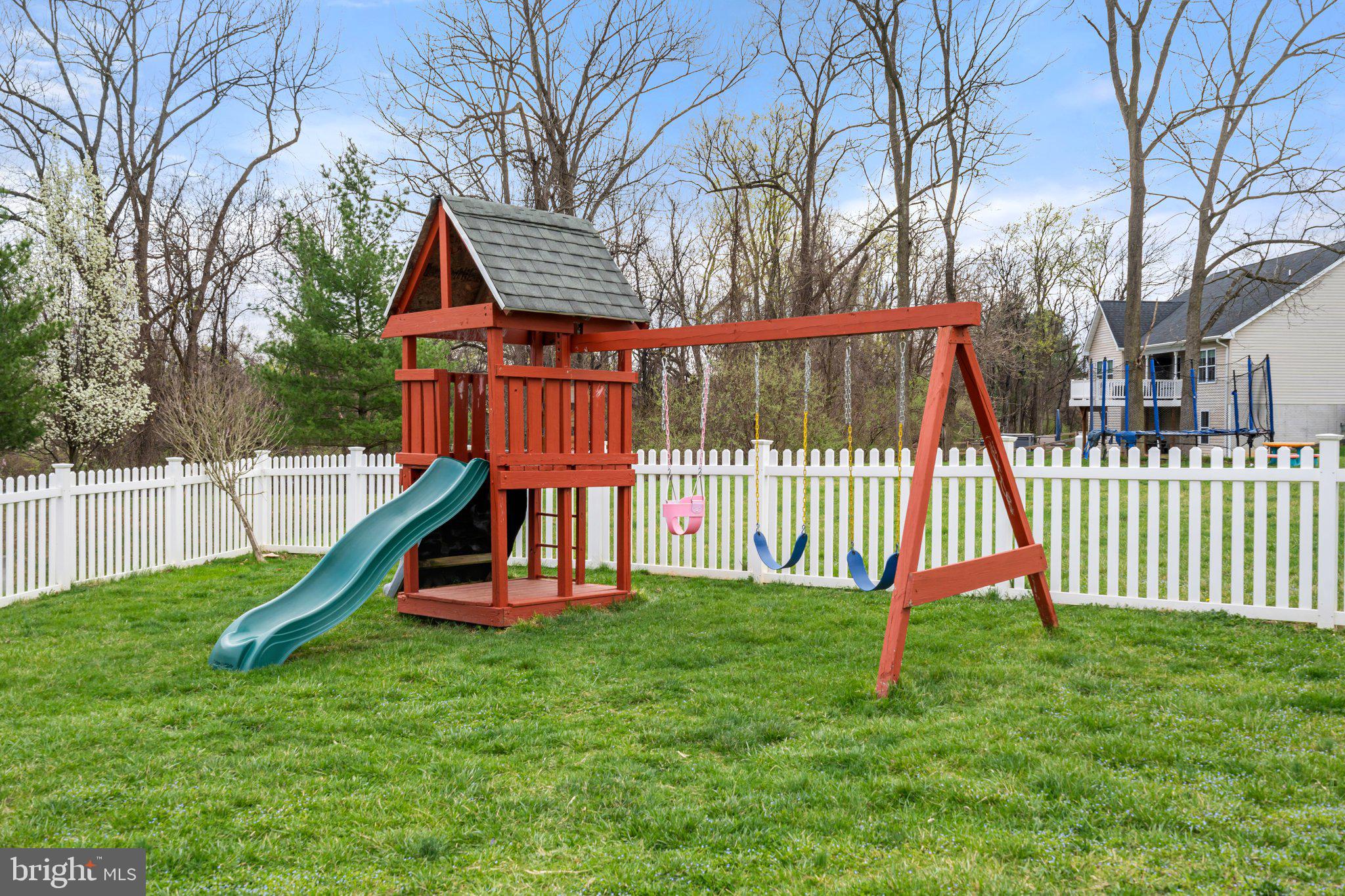 COLONIAL HILLS - Residential