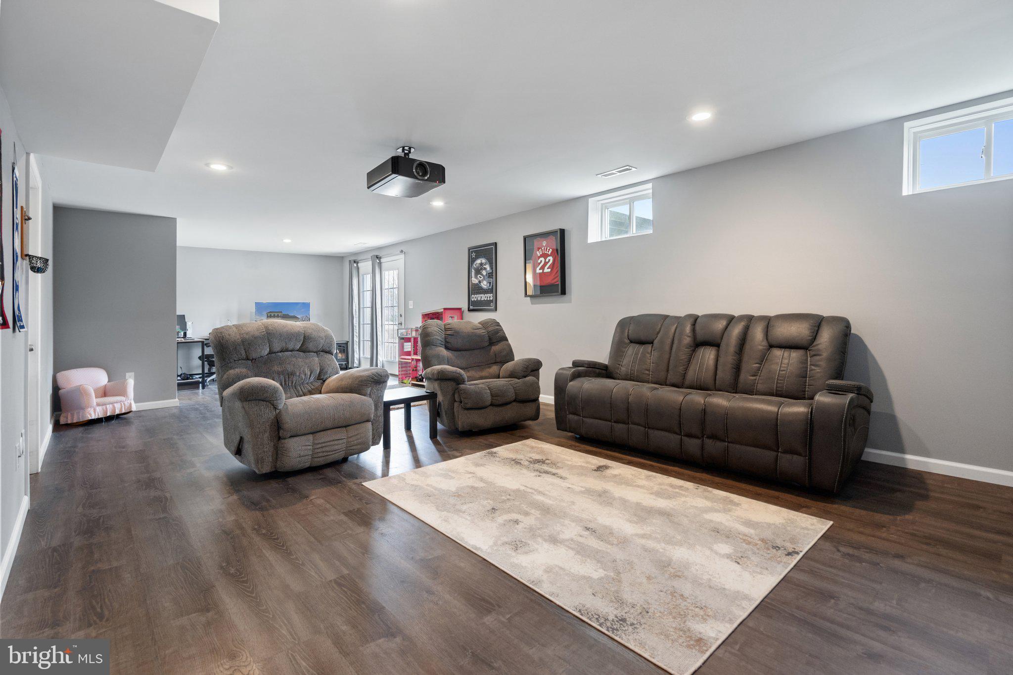 COLONIAL HILLS - Residential