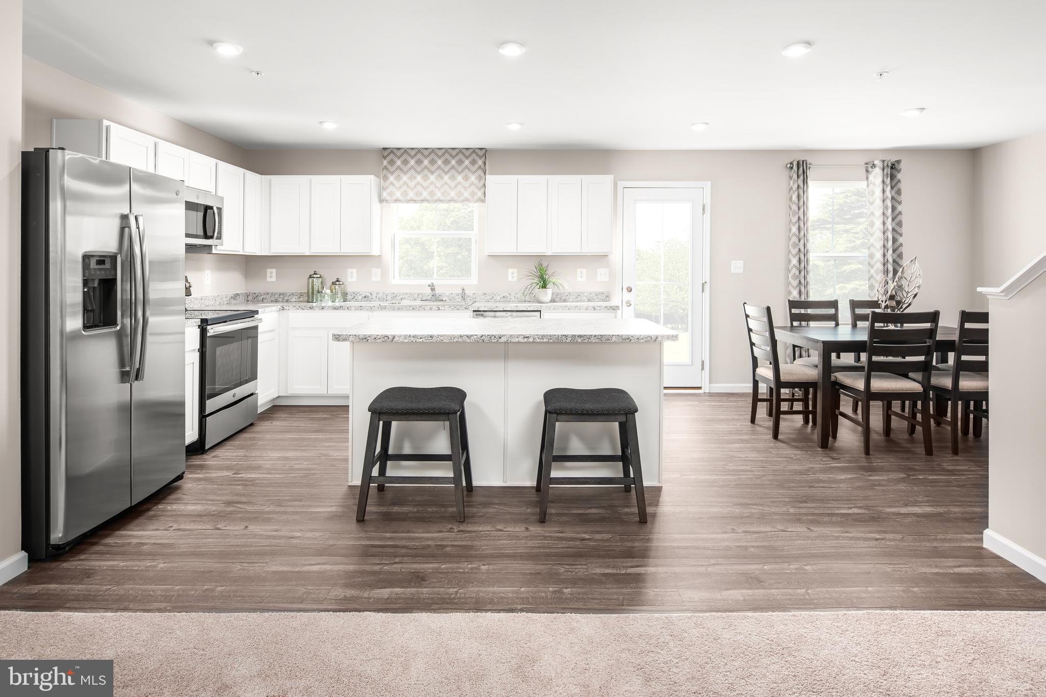 ROLLING HILLS - Residential