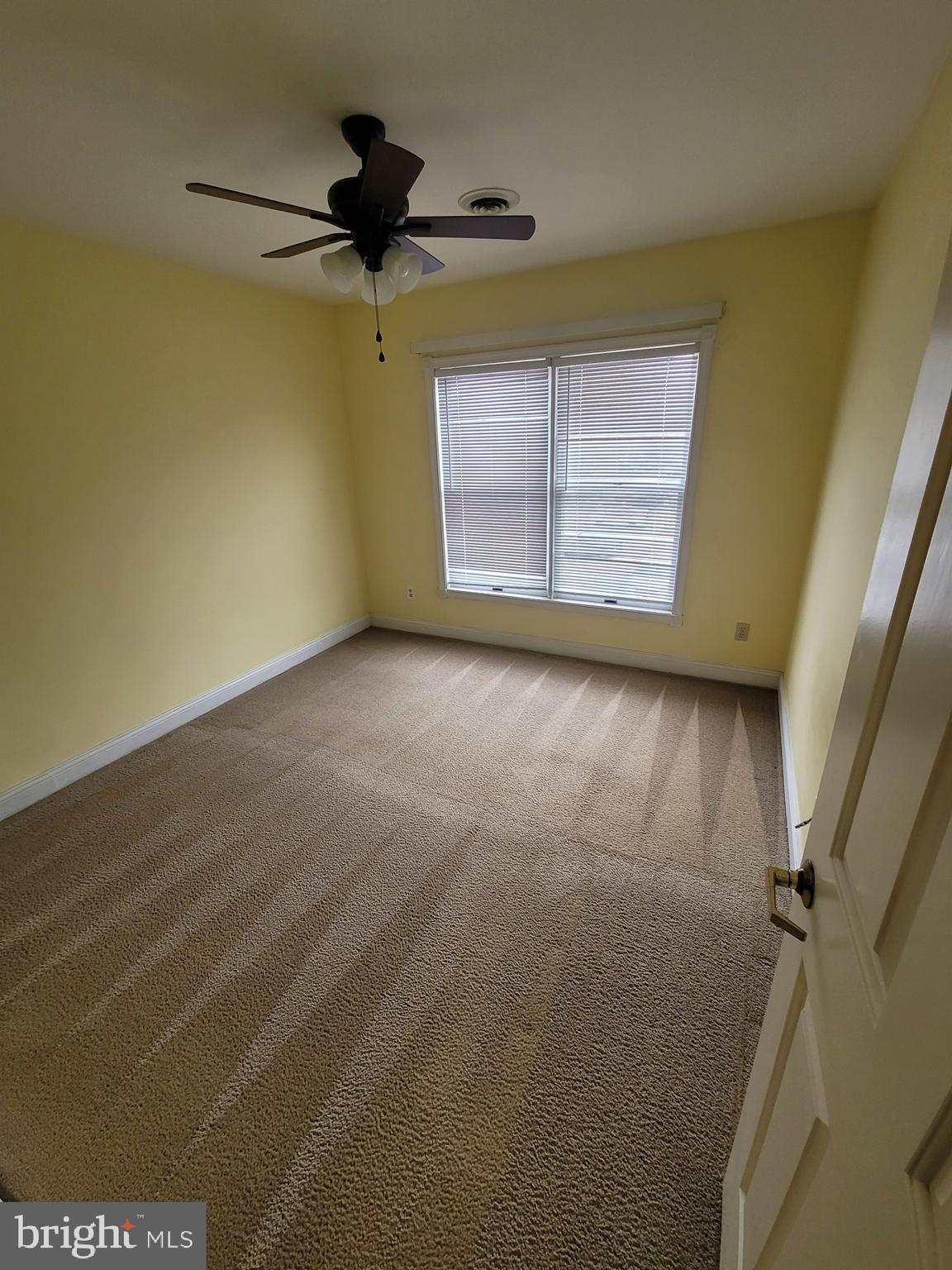 LAKEWOOD ESTATES - Residential Lease