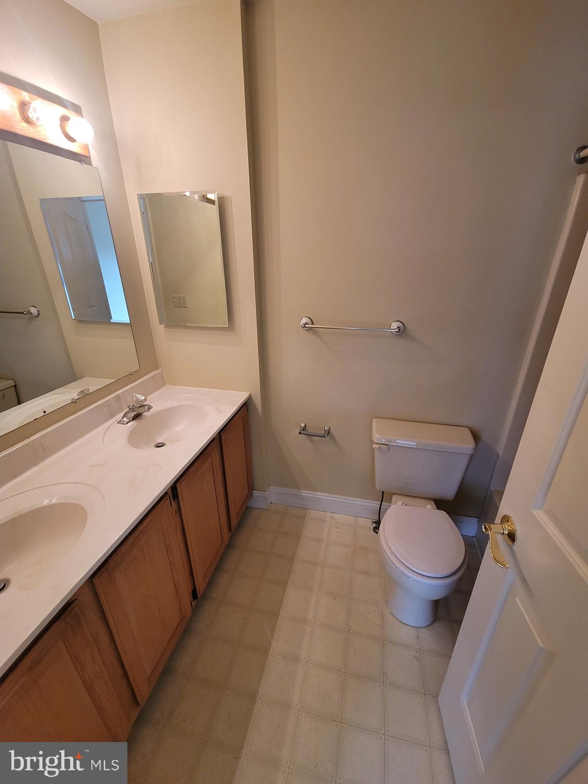 LAKEWOOD ESTATES - Residential Lease