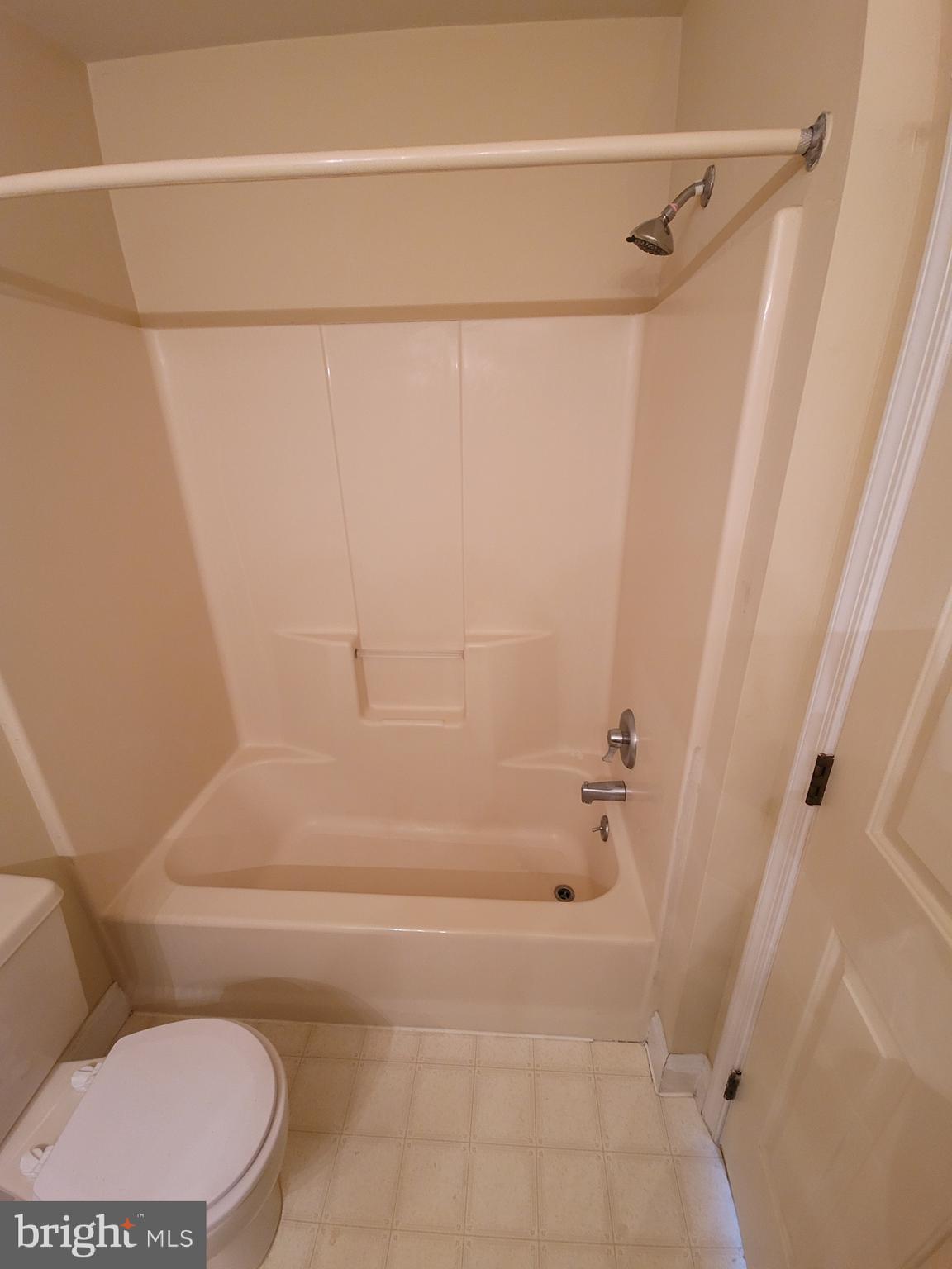 LAKEWOOD ESTATES - Residential Lease