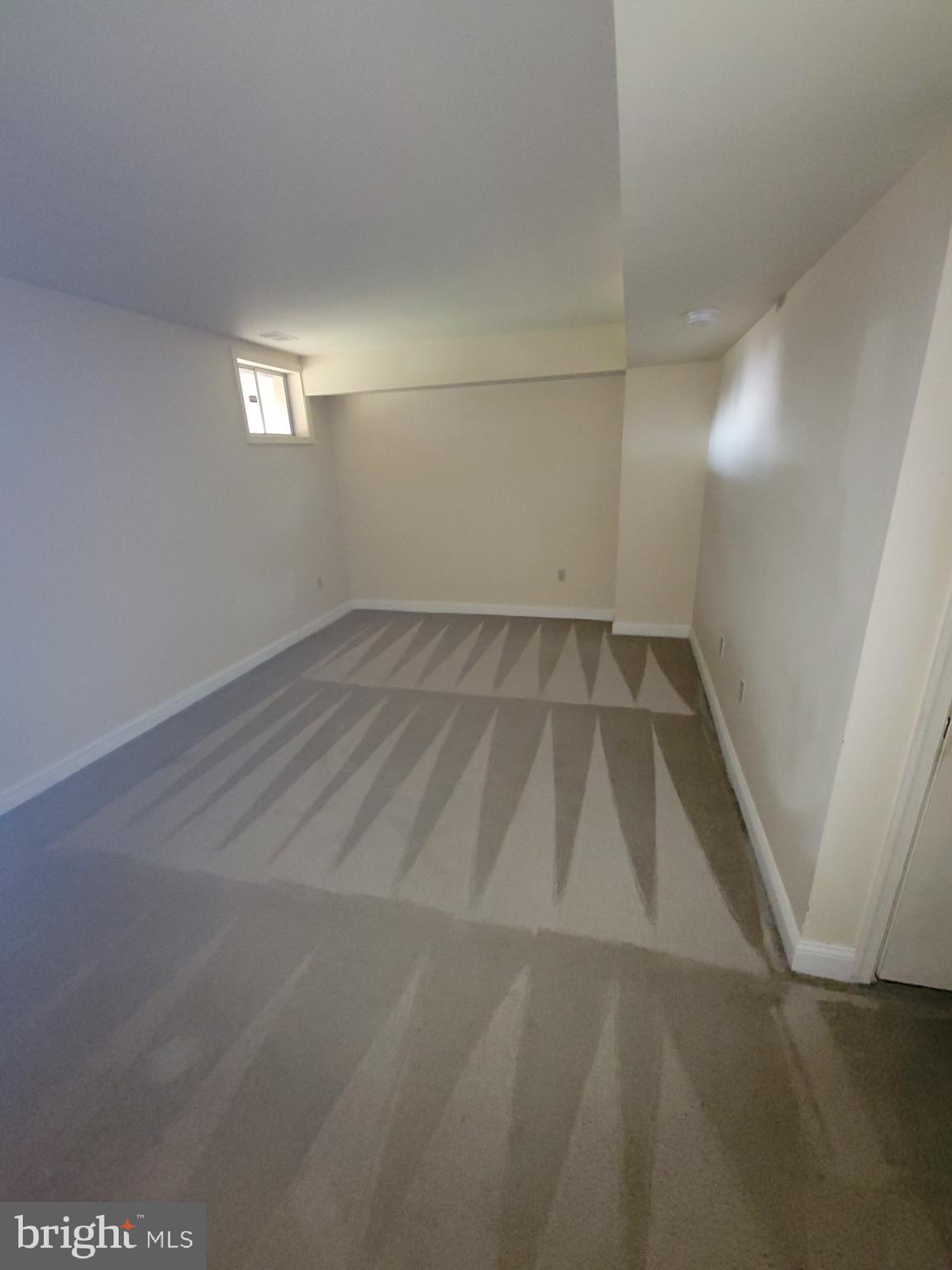 LAKEWOOD ESTATES - Residential Lease