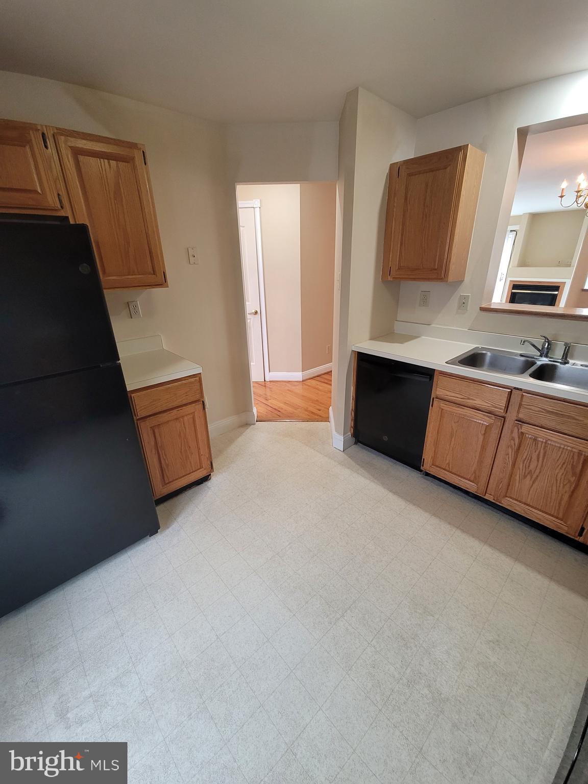 LAKEWOOD ESTATES - Residential Lease