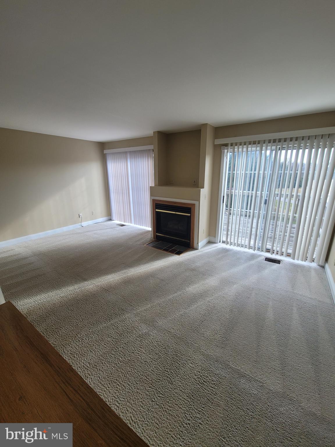 LAKEWOOD ESTATES - Residential Lease