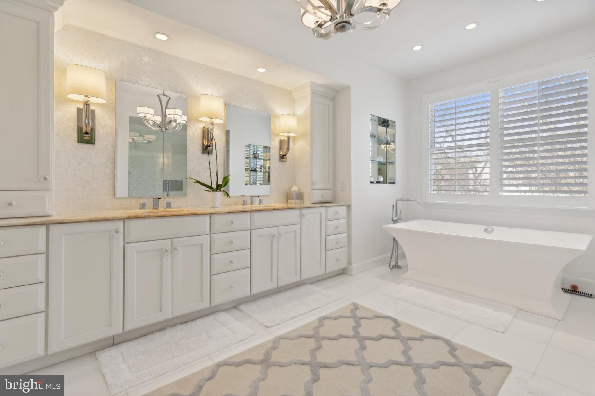 LAFAYETTE HILL - Residential