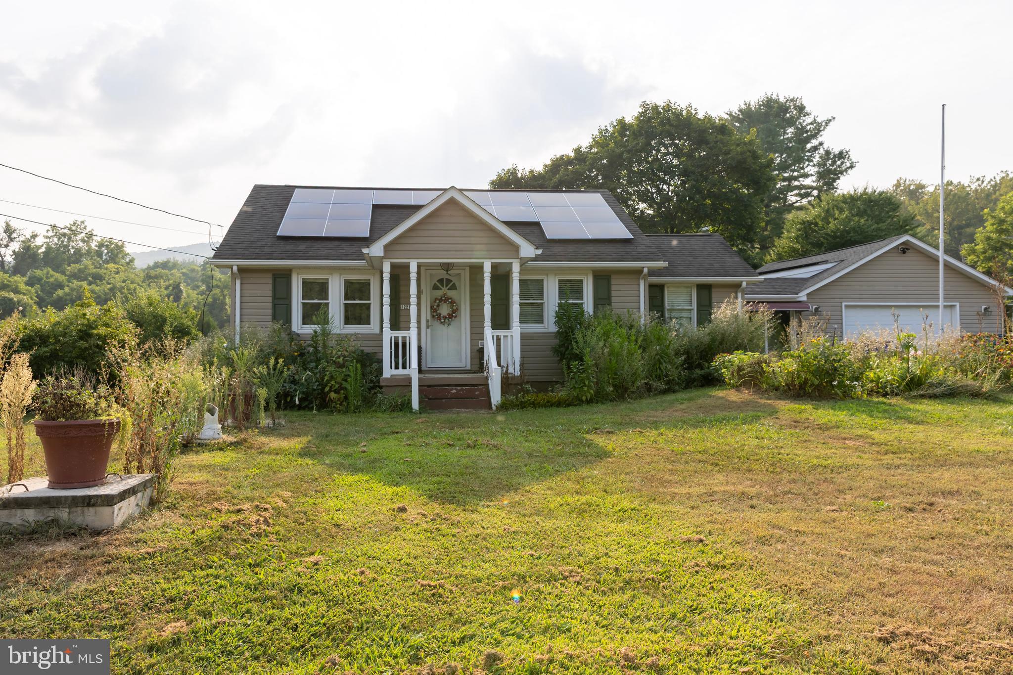 Charming 4-Bedroom Rancher with Major Updates & Great Location!
Welcome to 12216 Auburn Rd, a beautifully maintained cottage-style home just 15 minutes from Downtown Frederick with easy access to Rt 15, I-70, and I-270. Enjoy nearby shopping, restaurants, parks, and medical centers—everything you need is close by!
This 4-bedroom, 1-bath rancher features a bright kitchen, open living/dining area, and sits on a .33-acre lot with a refreshed deck, newly paved driveway, and storage shed with new roof (2024).
Recent updates include:
✔️ Newer roof
✔️ New A/C units ( 2022) Wall Unit 2023
✔️ New water heater (2024)
✔️ Refinished hardwood & new waterproof vinyl flooring
✔️ Two added rooms (2023)
✔️ All appliances from 2022
Move-in ready and full of value—schedule your private tour today!
