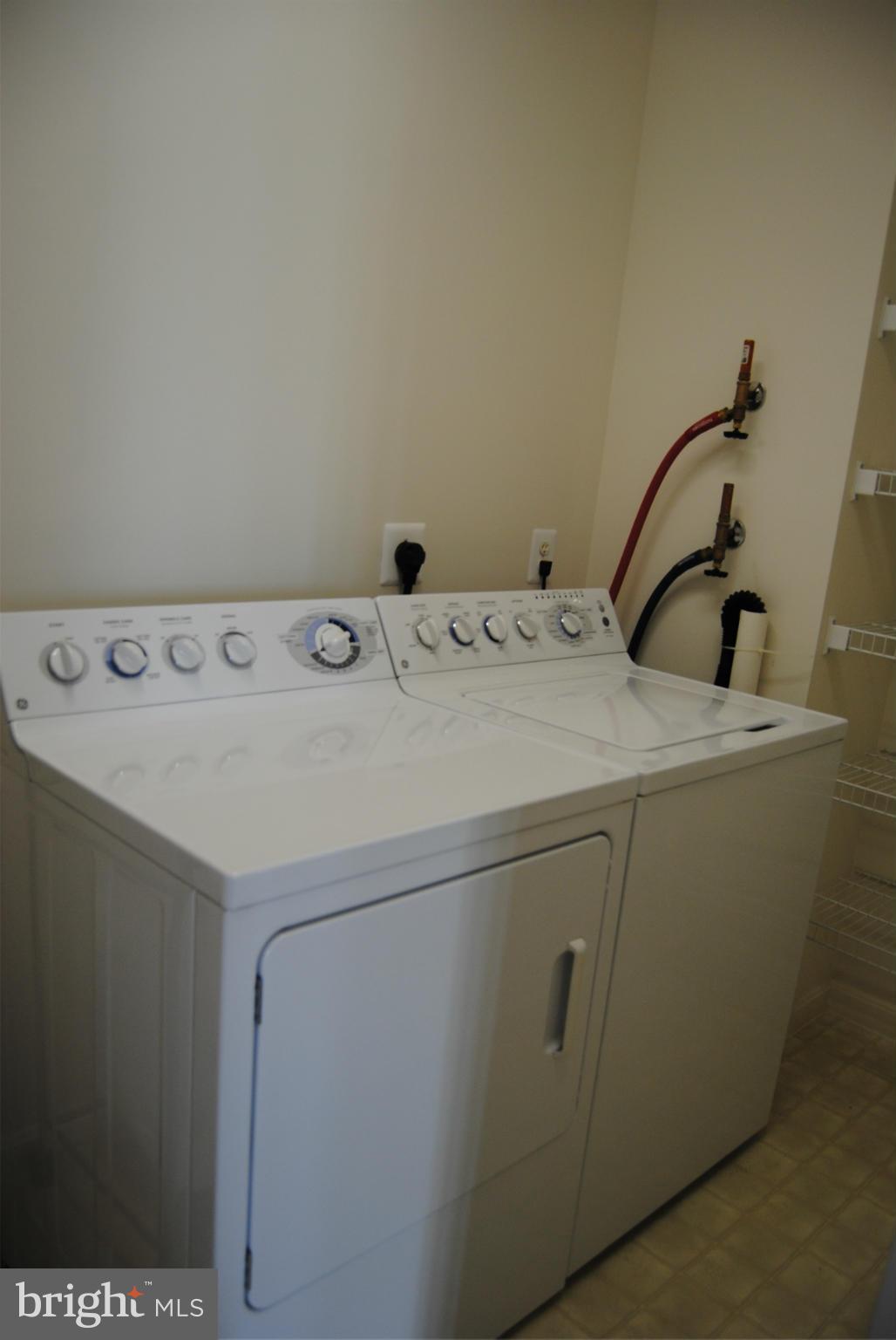 LANSDOWNE WOODS - Residential Lease