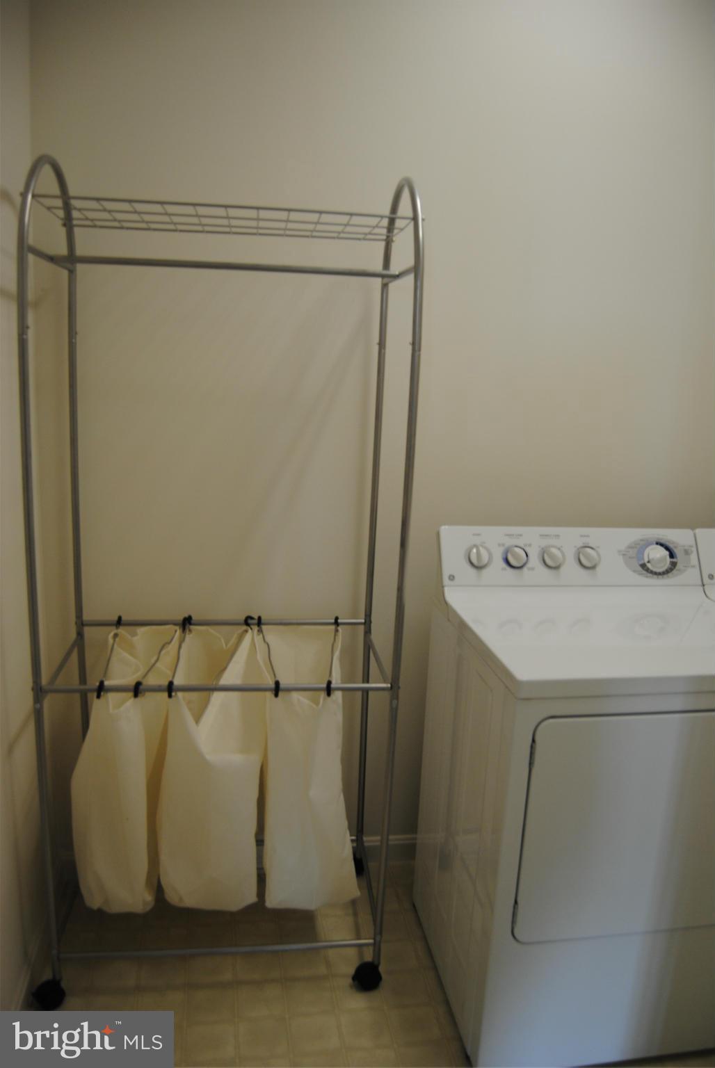 LANSDOWNE WOODS - Residential Lease