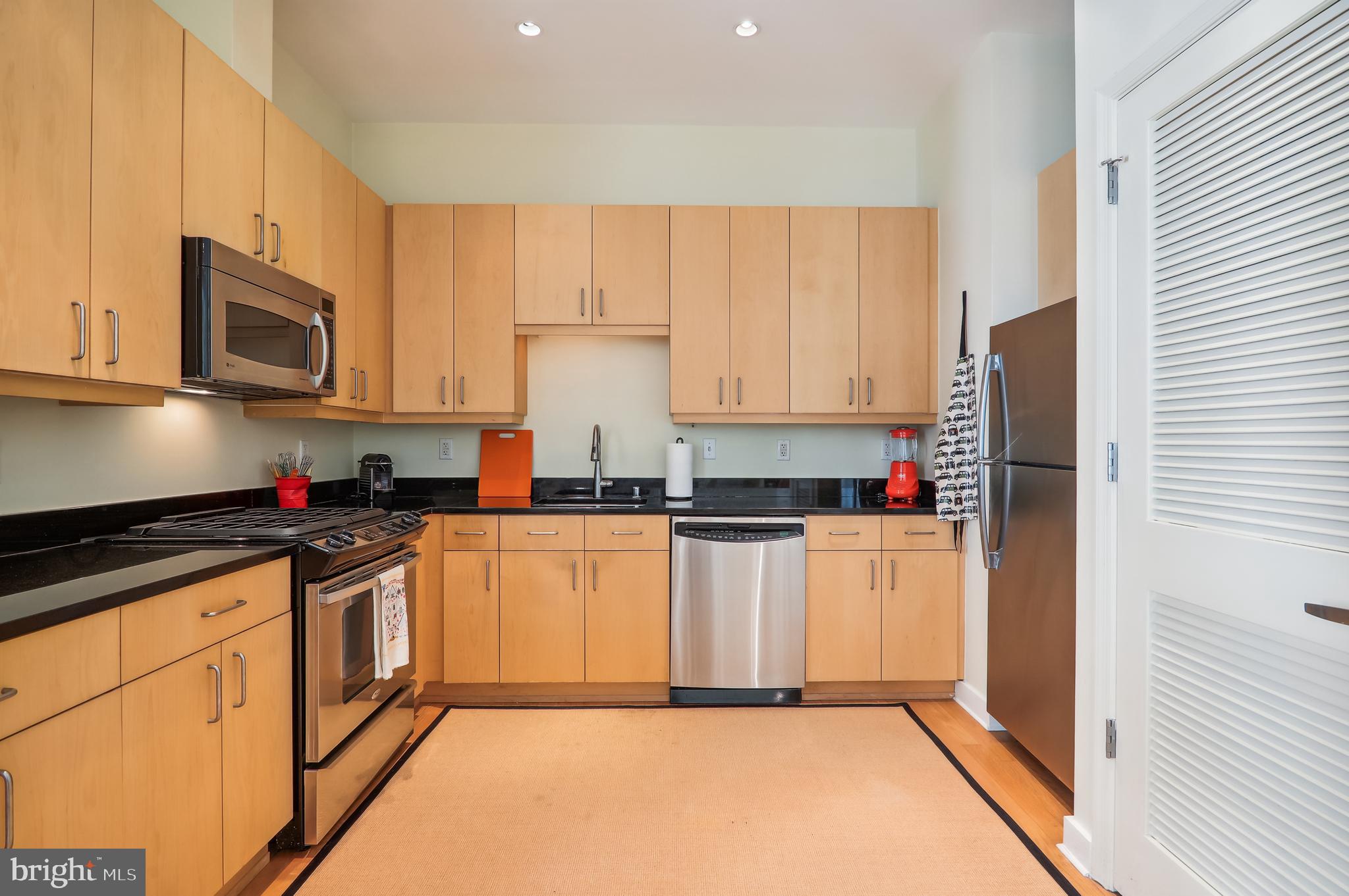675 E STREET NW 250