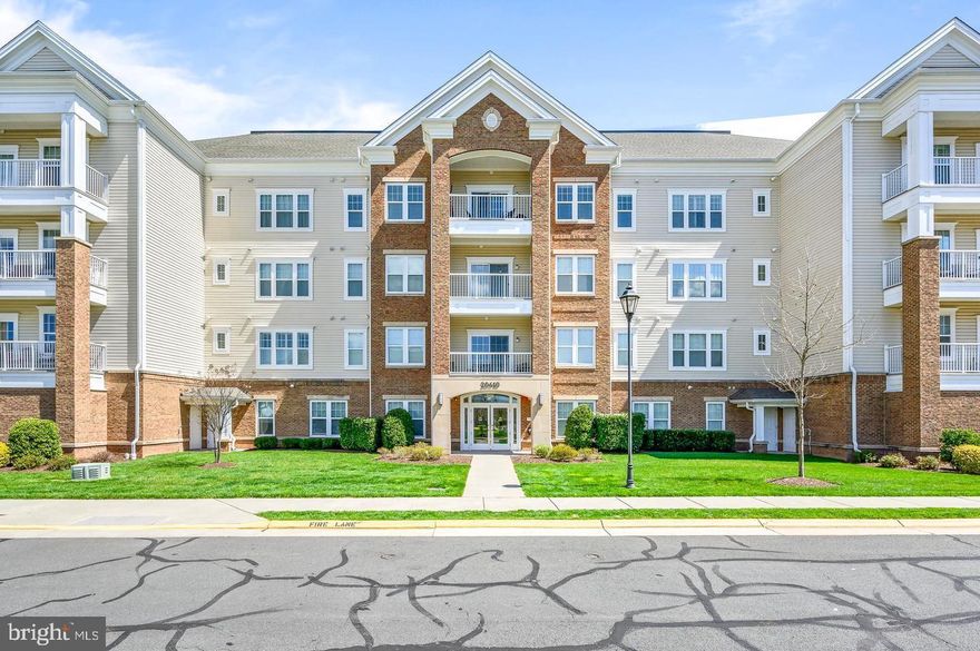 UPDATED EASTON MODEL CONDO IN POTOMAC GREEN AN ACTIVE ADULT COMMUNITY THE CONDO FEATURES NEW CARPET, NEW APPLIANCES NEW HARDWOOD FLOORS NEW GRANITE COUNTER TOPS WITH BACK SPLASH AND NEW UNDER MOUNT KITCHEN SINK