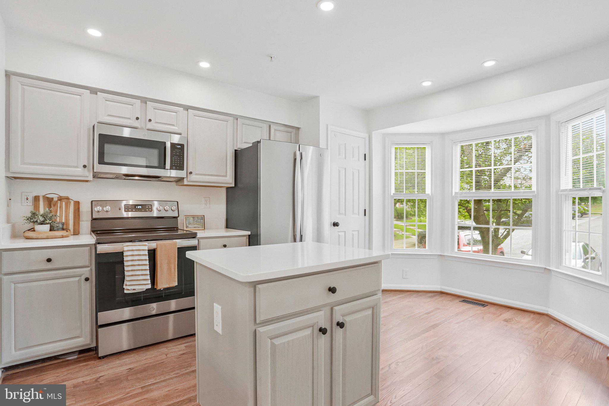 6325 HAMPTON PLACE