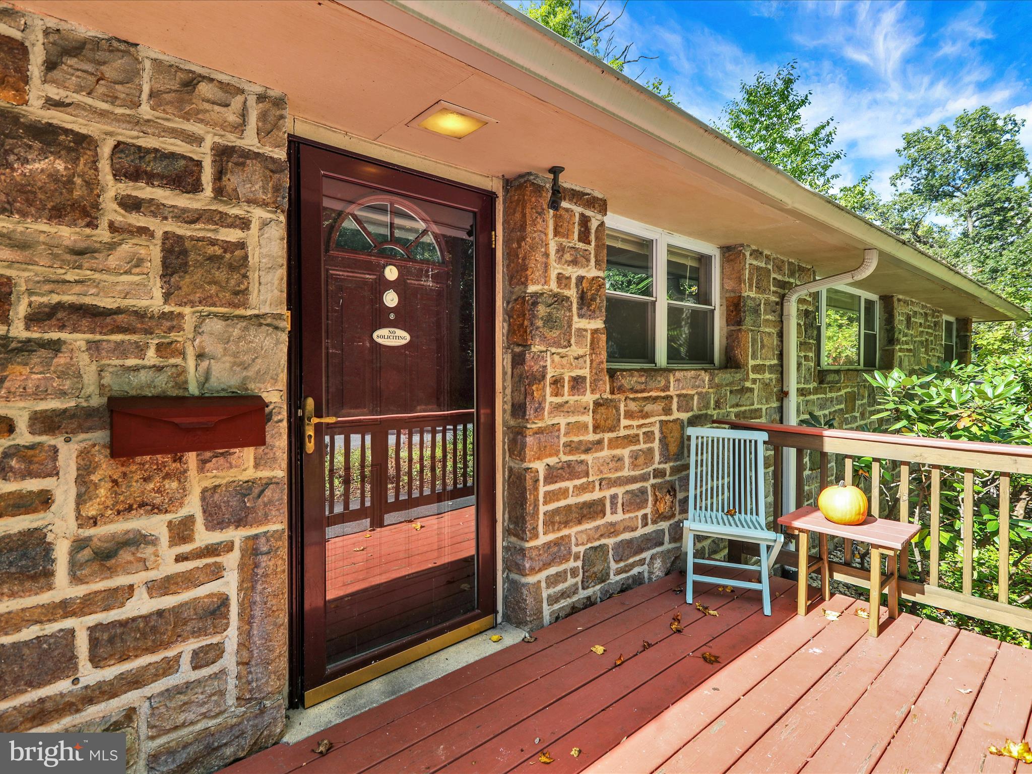 1532 OAK LANE