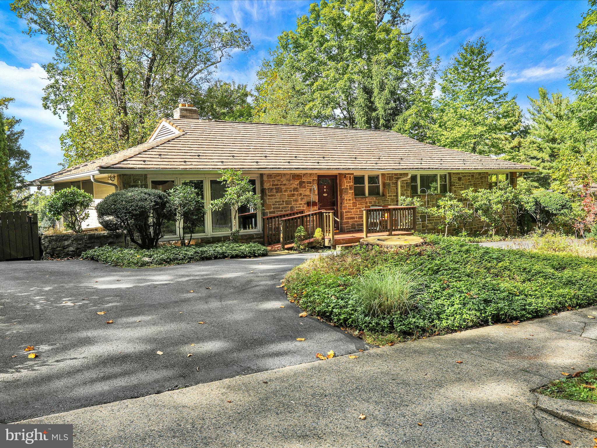 1532 OAK LANE