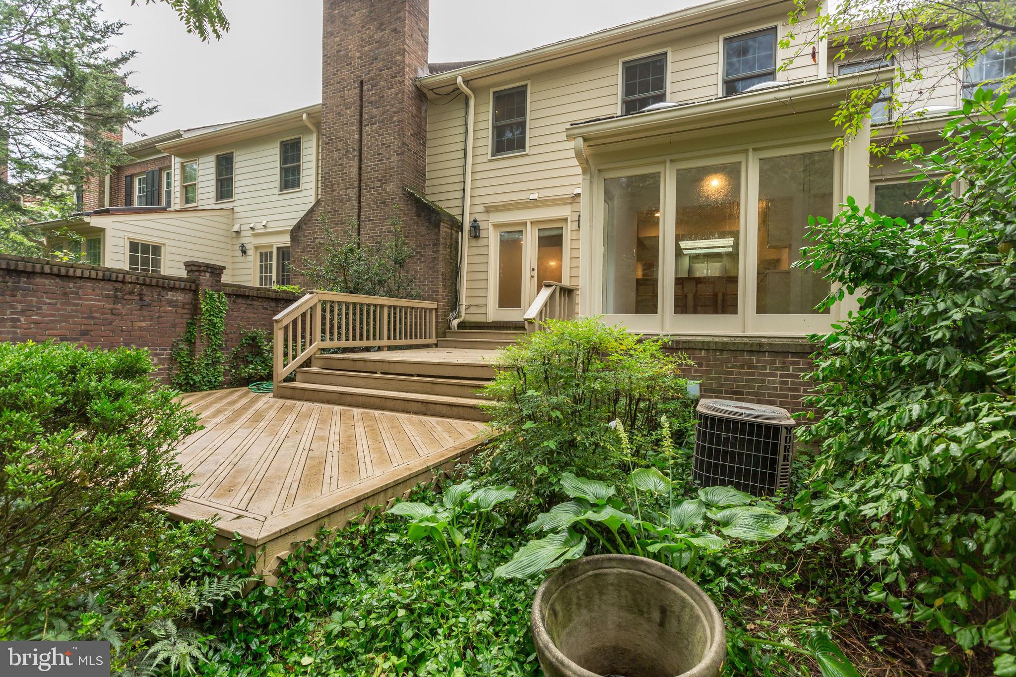 MADISON OF MCLEAN - Residential