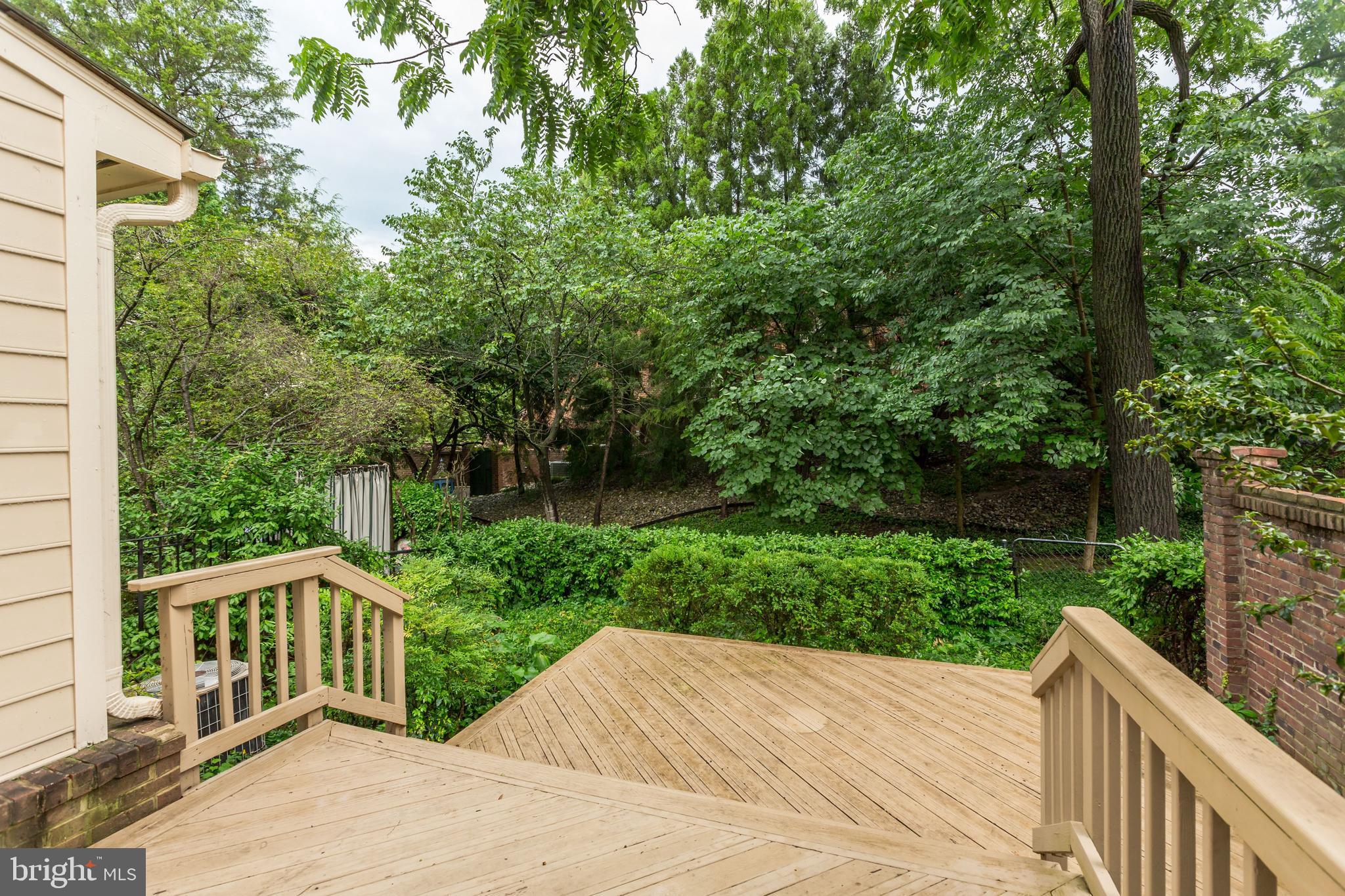 MADISON OF MCLEAN - Residential