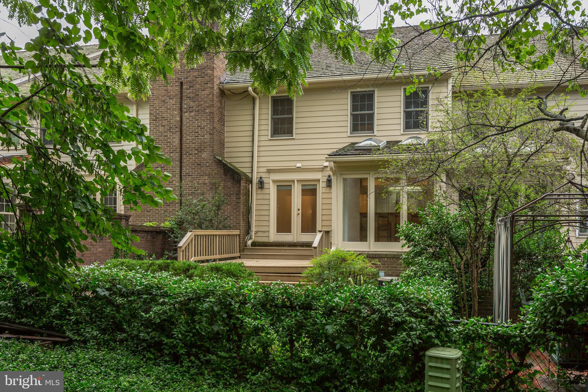 MADISON OF MCLEAN - Residential