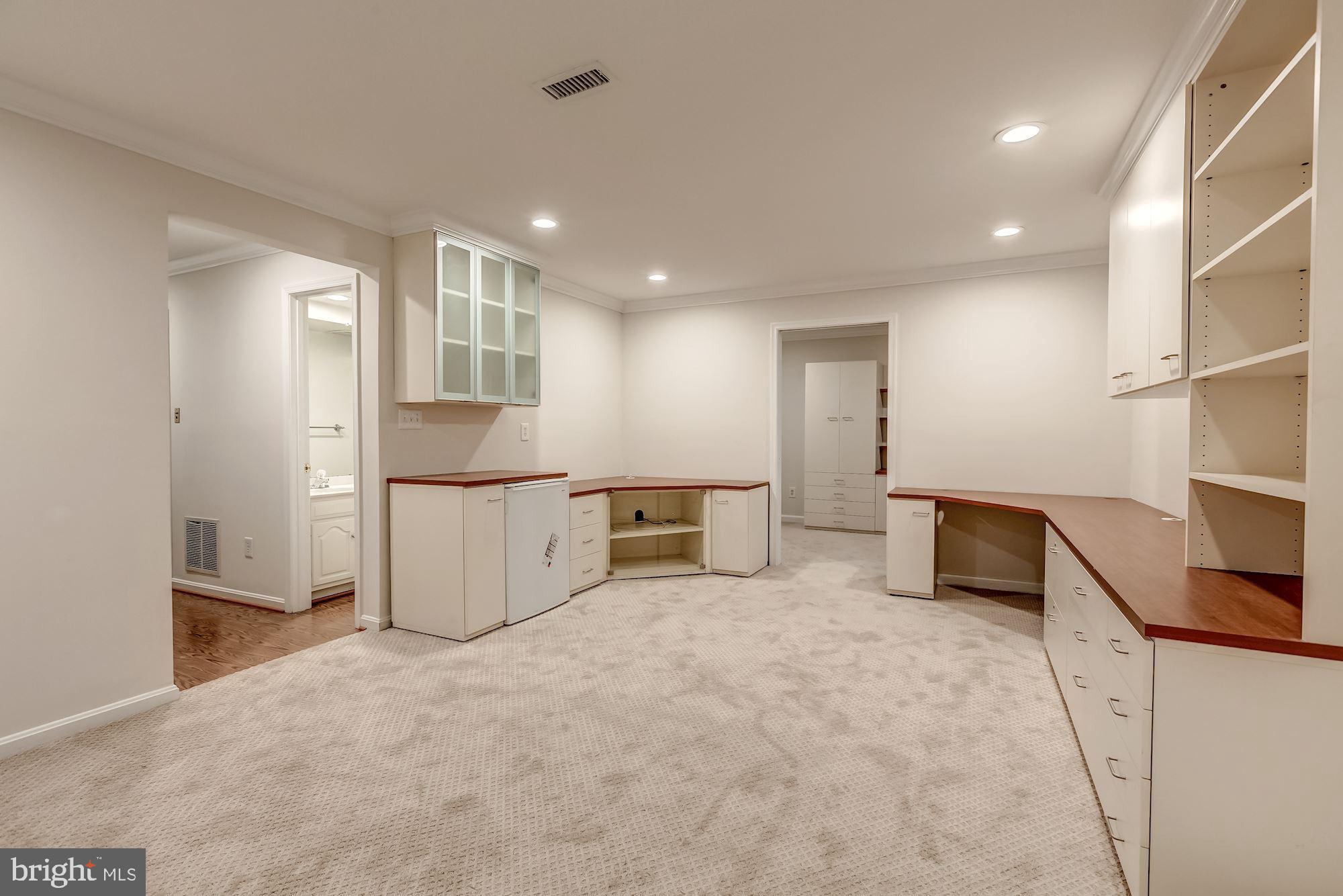 MADISON OF MCLEAN - Residential