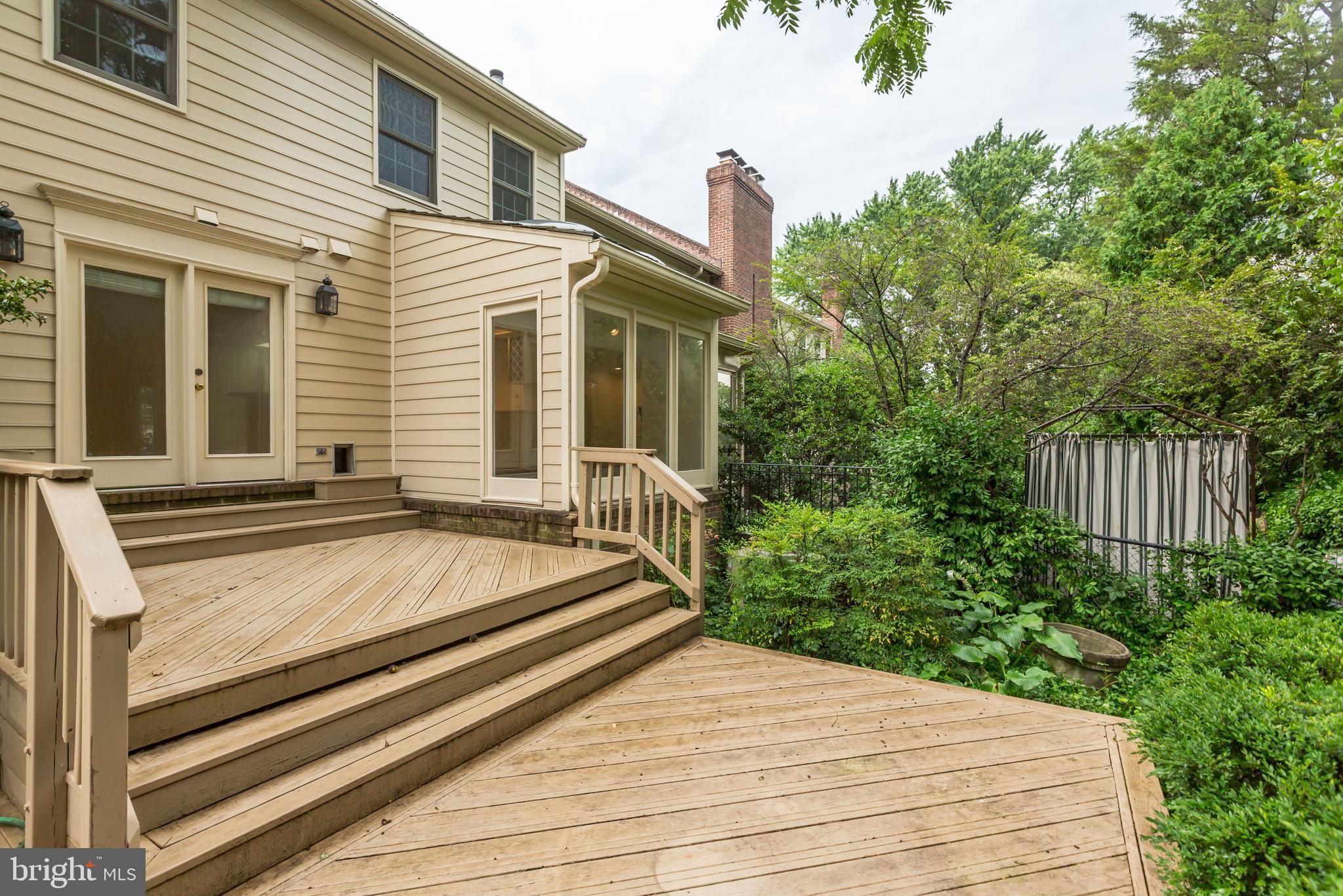 MADISON OF MCLEAN - Residential