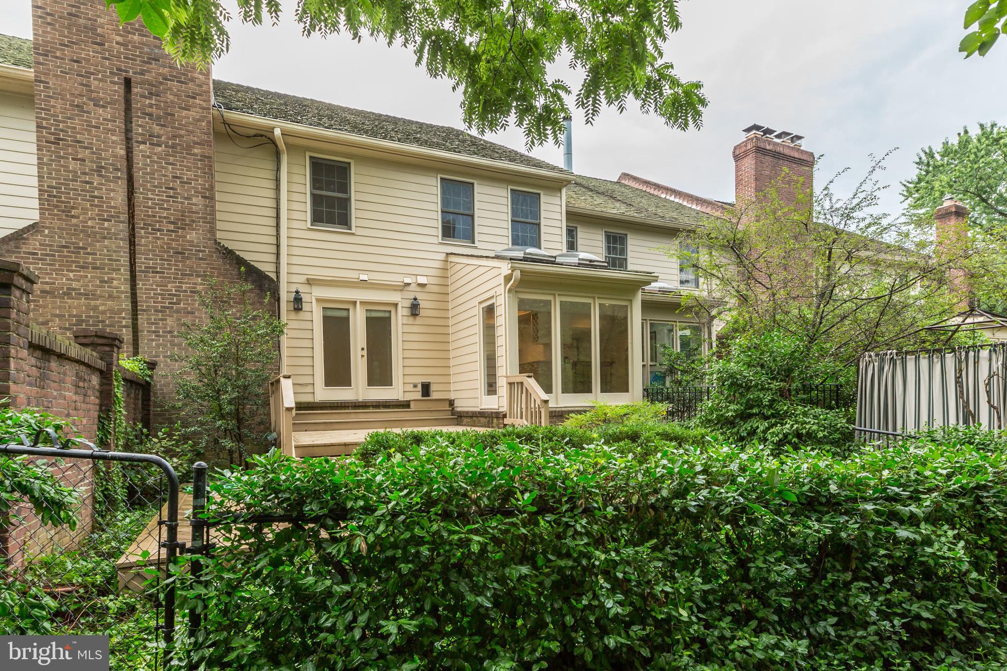 MADISON OF MCLEAN - Residential