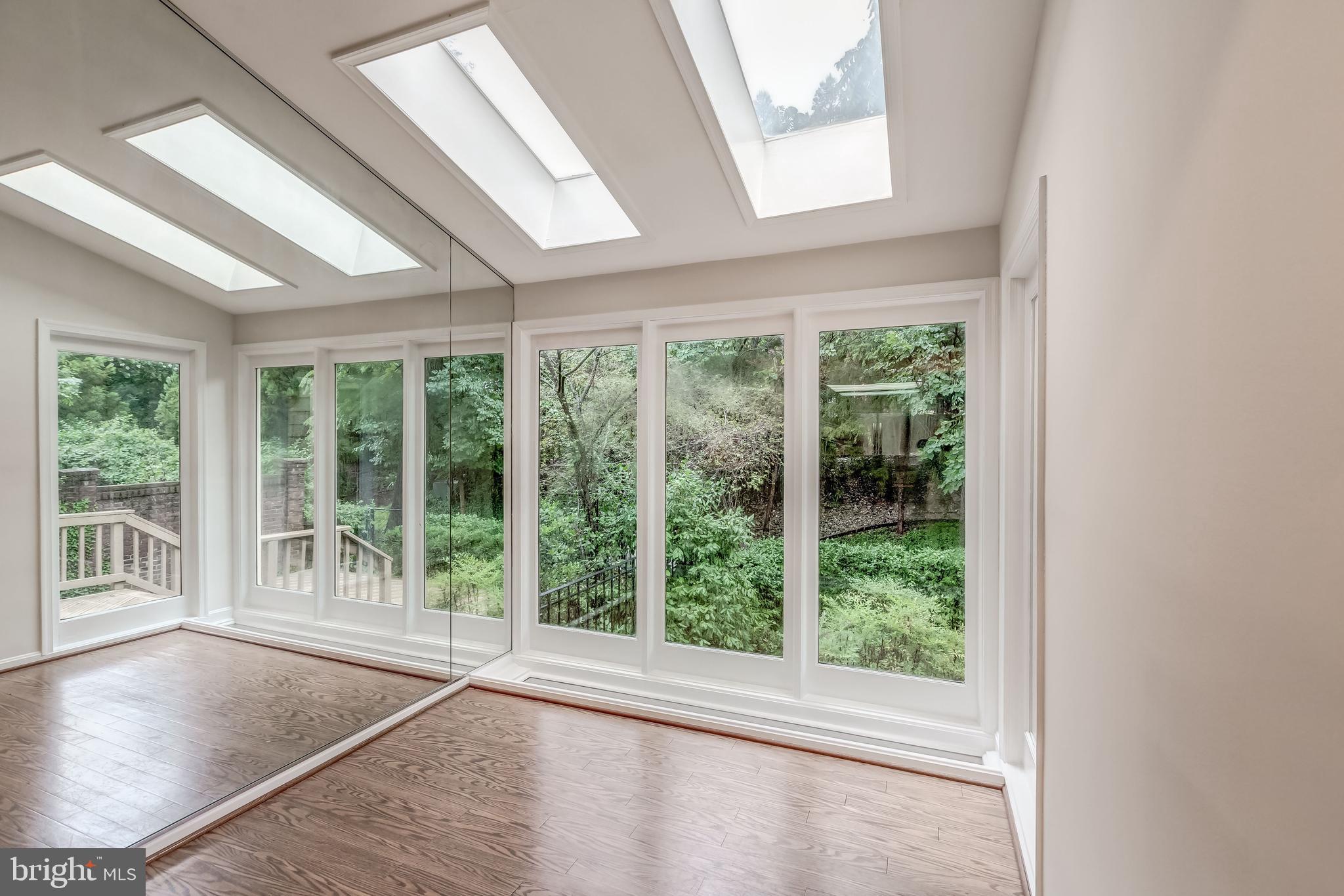 MADISON OF MCLEAN - Residential