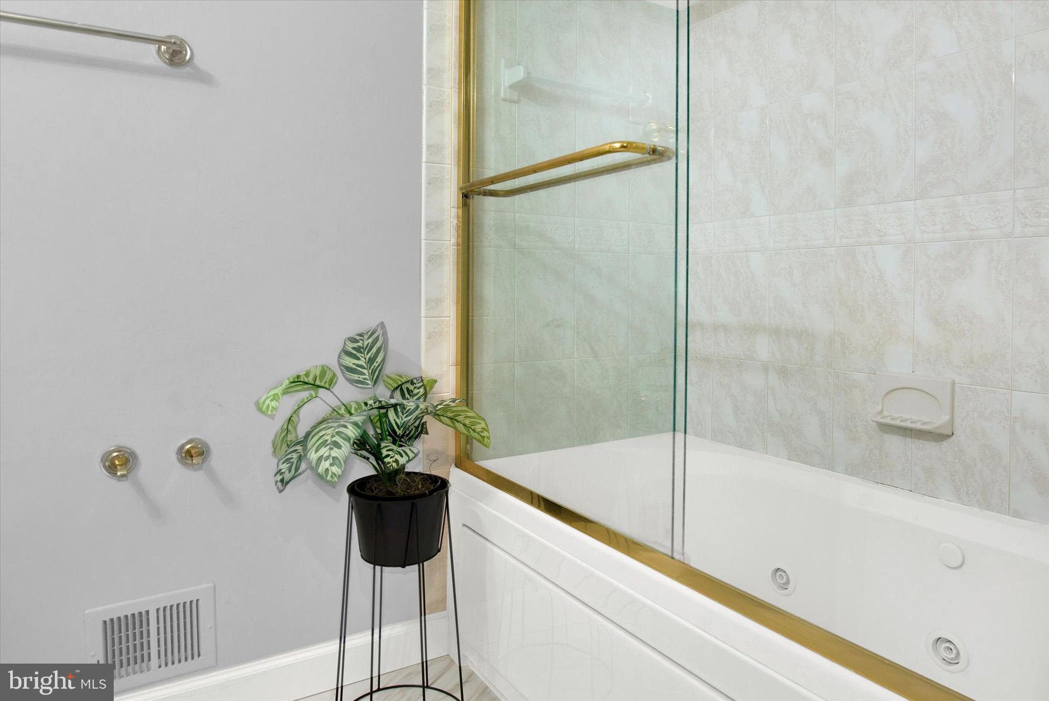 OAKTREE SUB PLAT ONE - Residential Lease