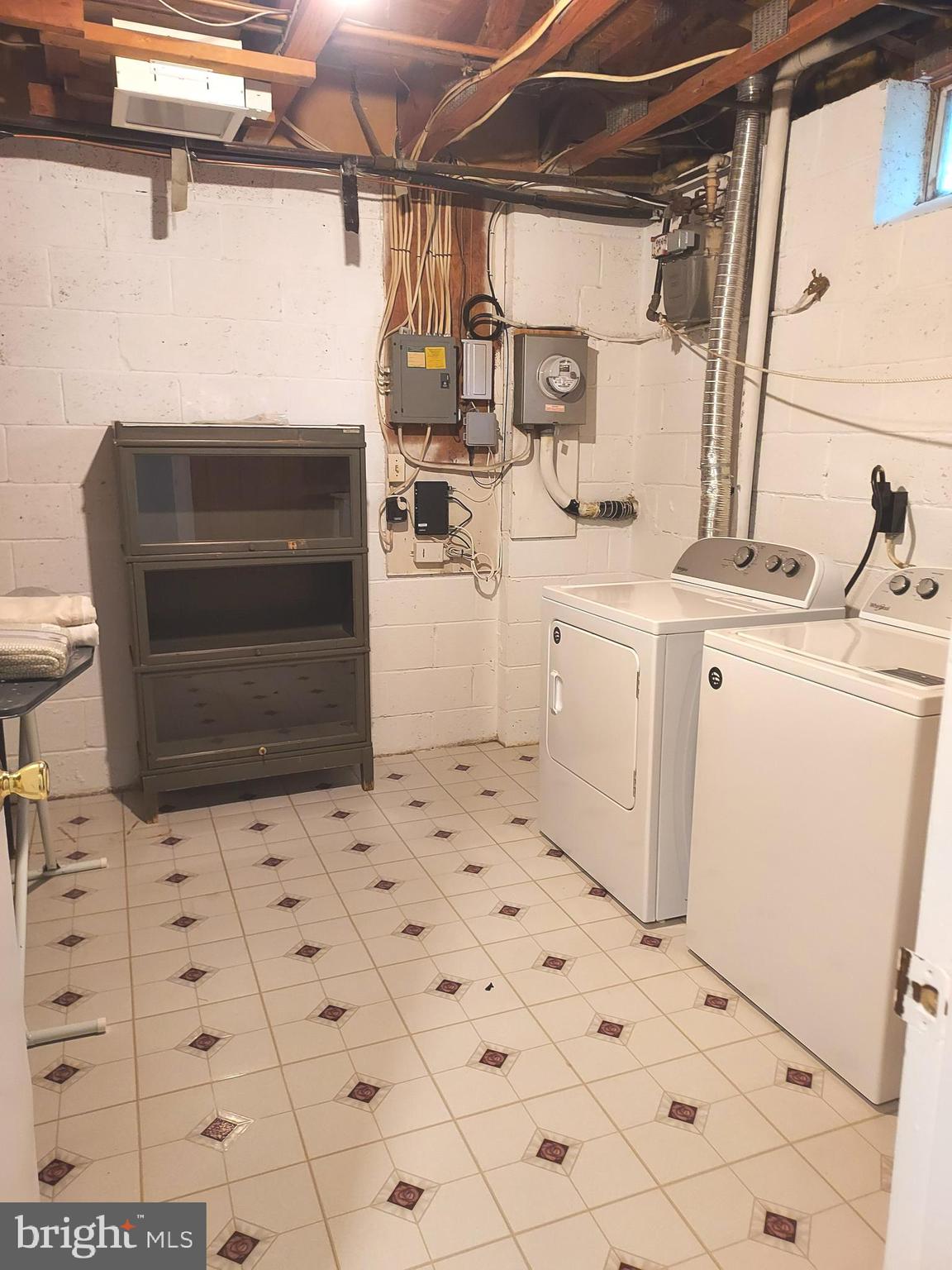 DULANEY TOWERS - Residential