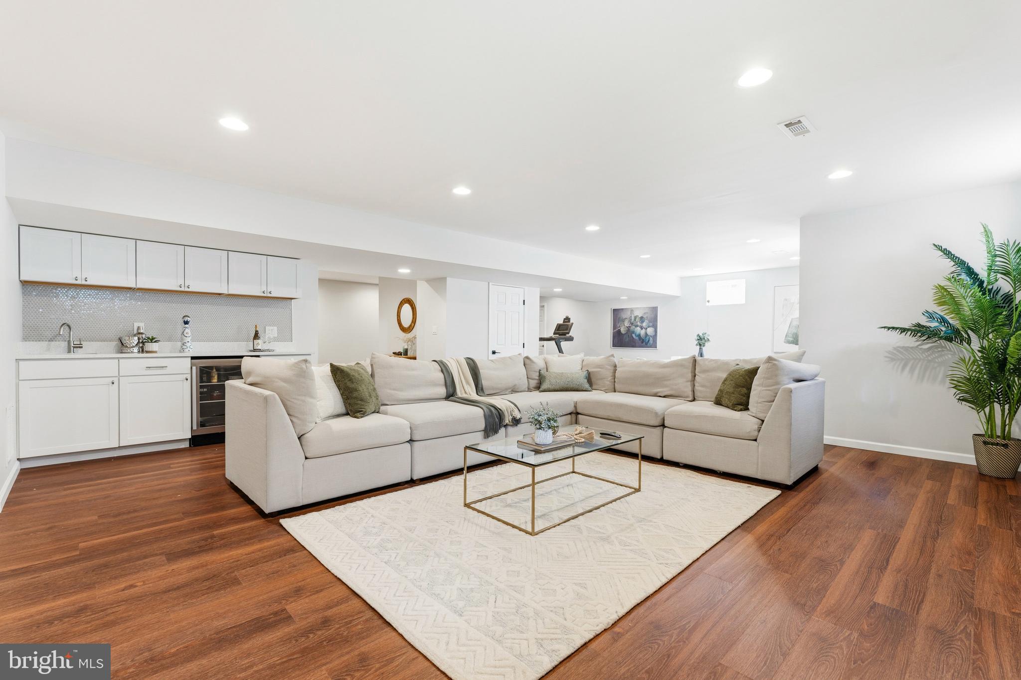 DARNESTOWN OUTSIDE - Residential