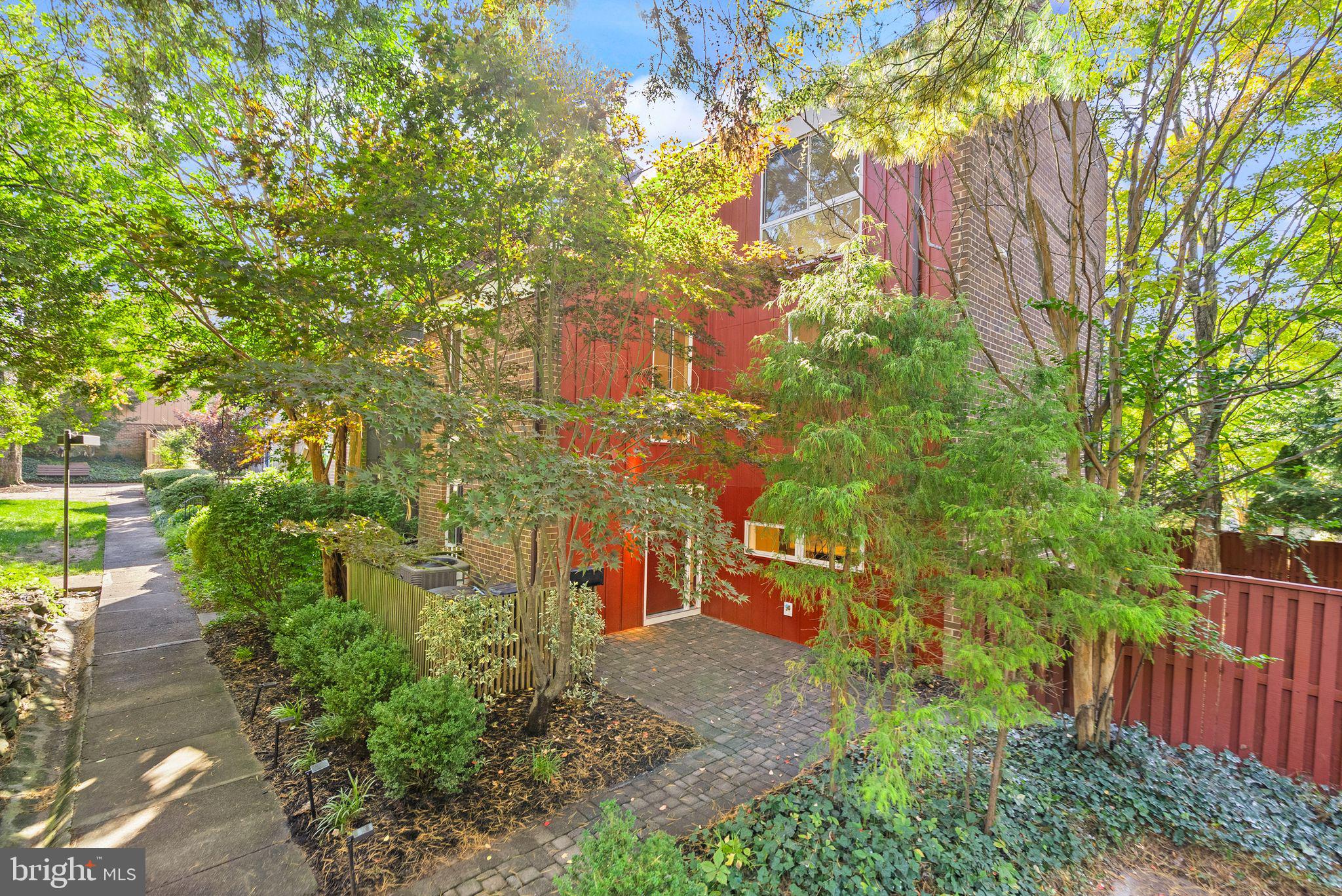 11404 LINKS DRIVE
