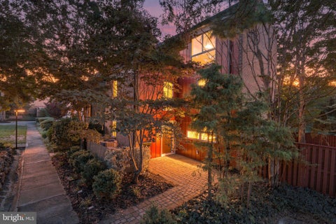 Photo of 11404 Links Drive, RESTON, VA 20190 (MLS # VAFX2346630)