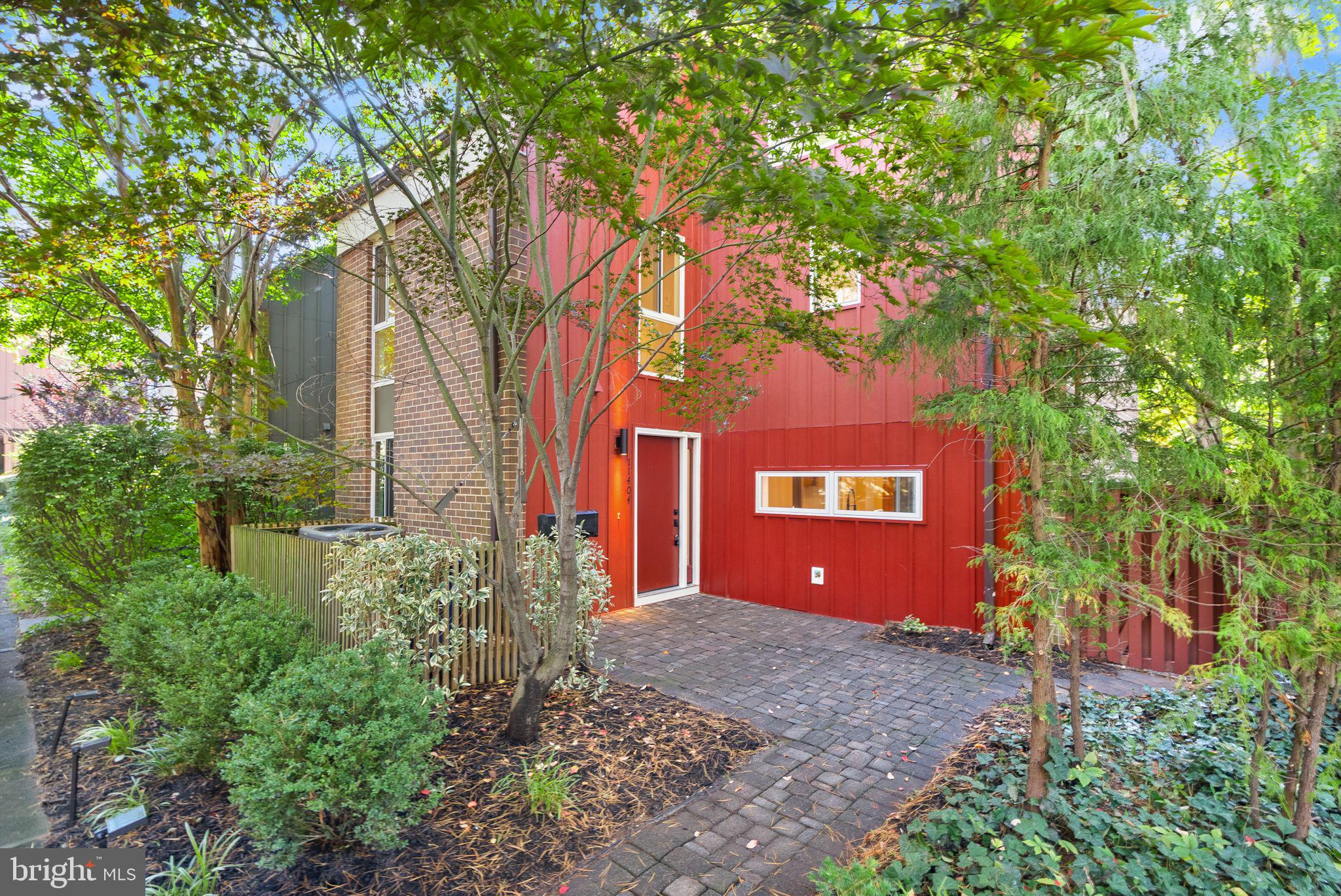 11404 LINKS DRIVE