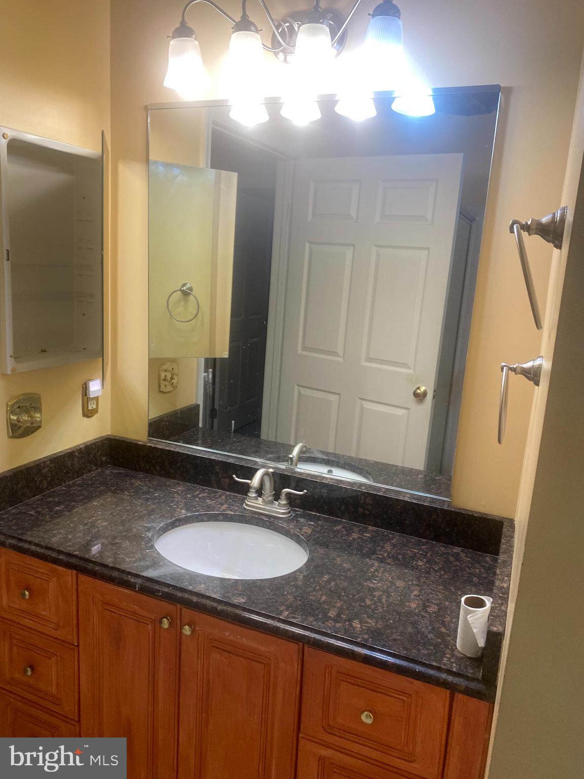 STONEHAVEN MEWS IN CROFTON VILLAGE - Residential