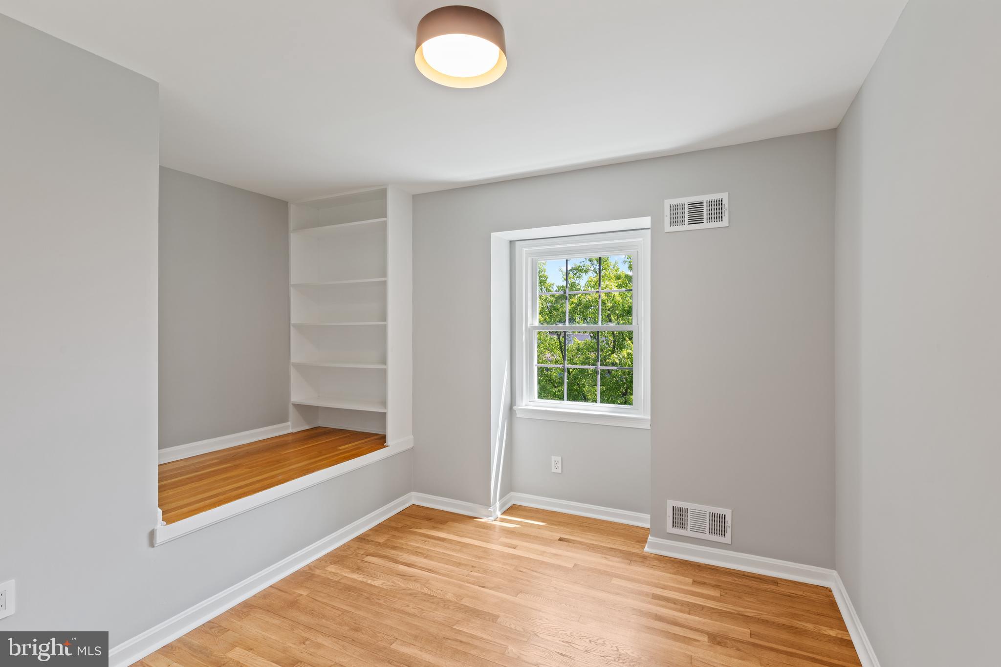 ADELPHI FOREST - Residential