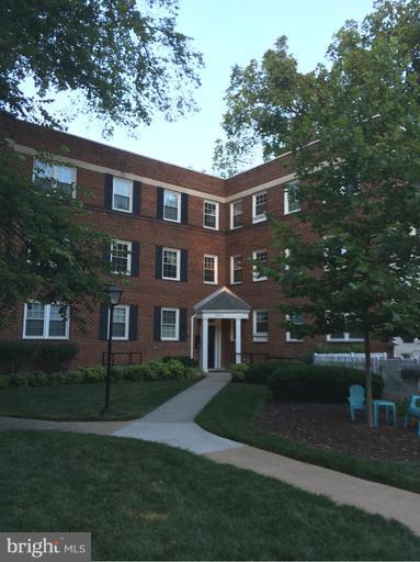 COMMONS OF ARLINGTON - Residential Lease